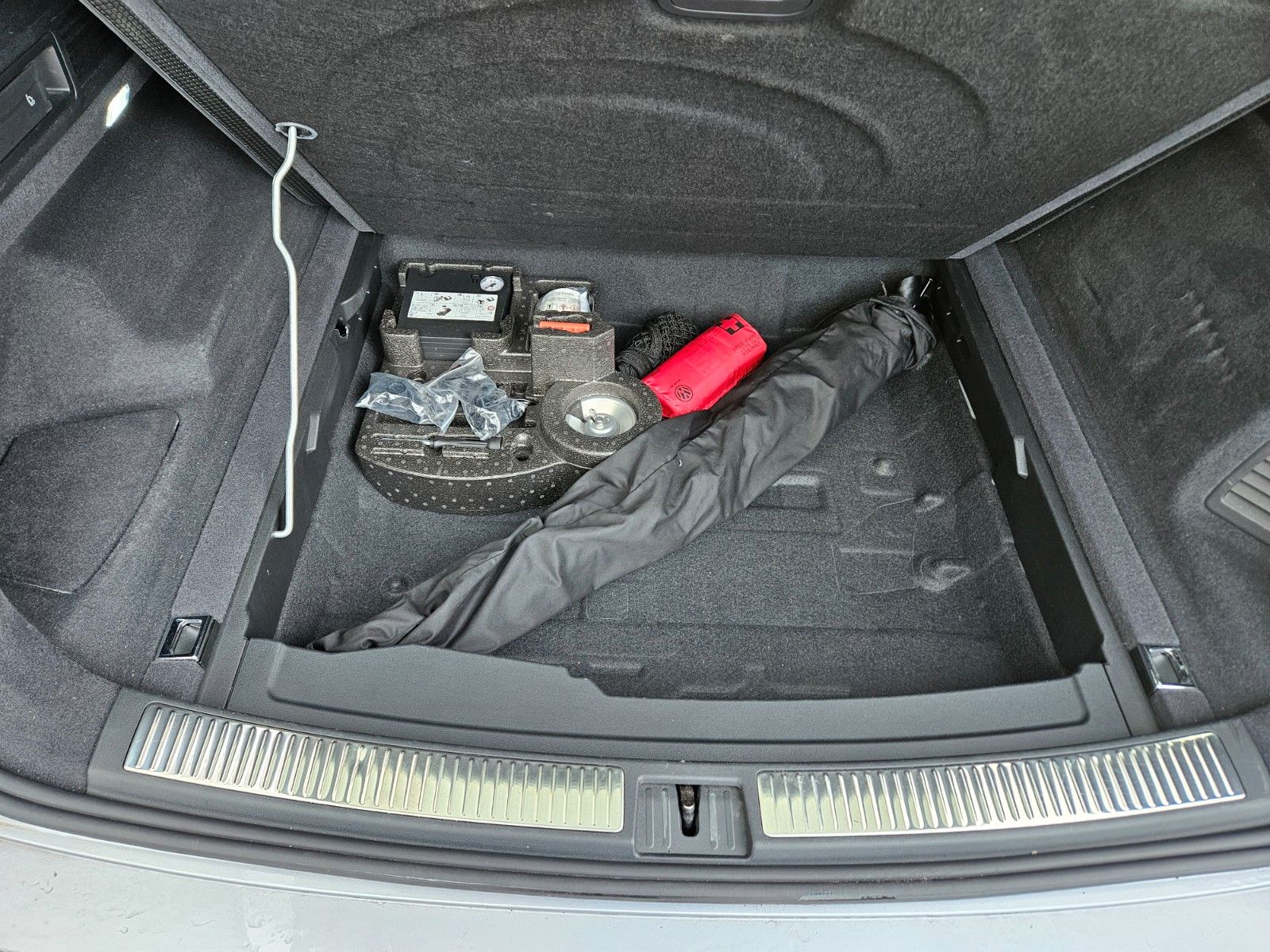 Volkswagen Touareg R-Line 4Motion - Samsaru's Car Outlet