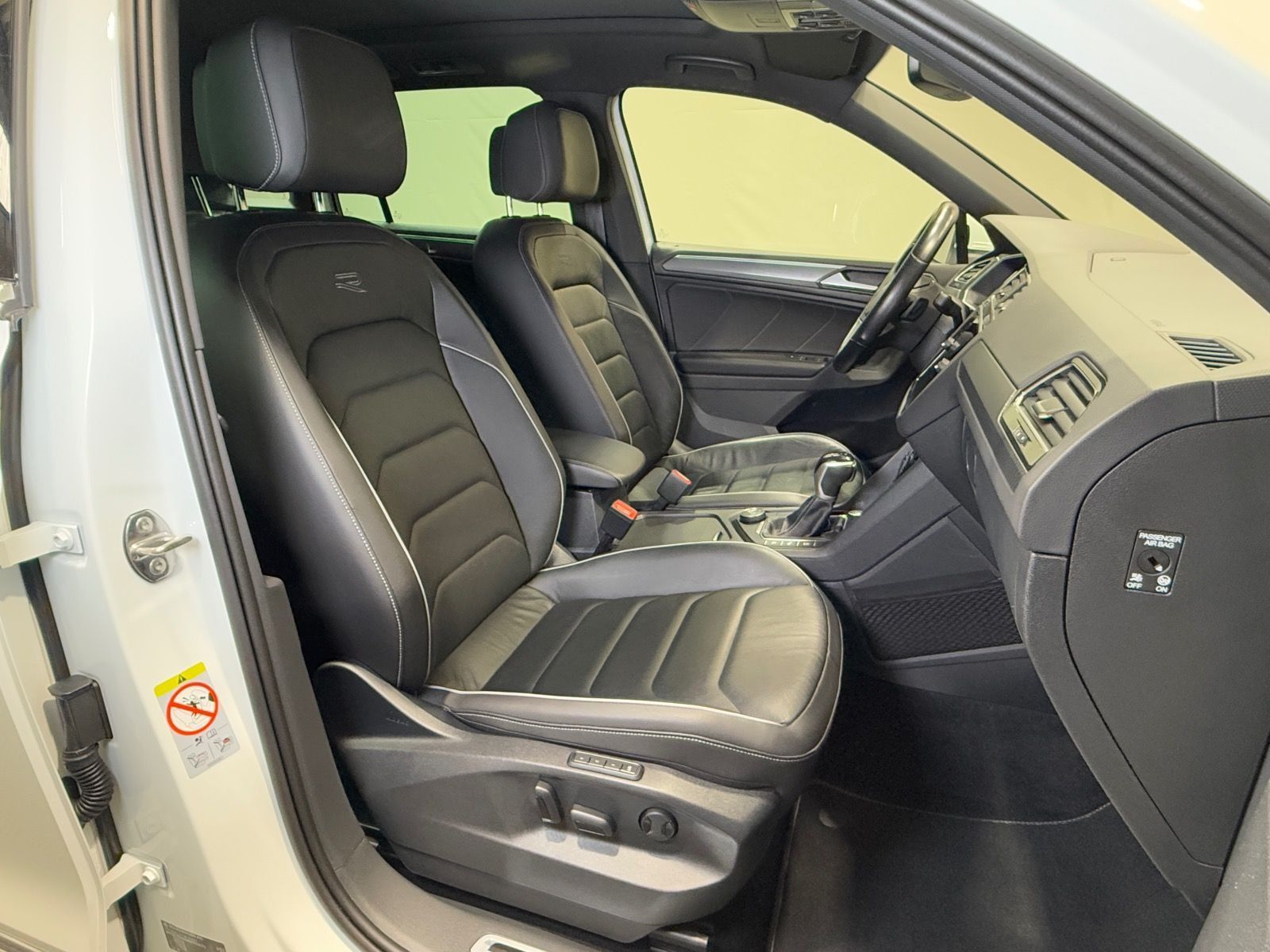 Volkswagen Tiguan R-Line 2.0 TDI DSG 4M - Samsaru's Car Outlet