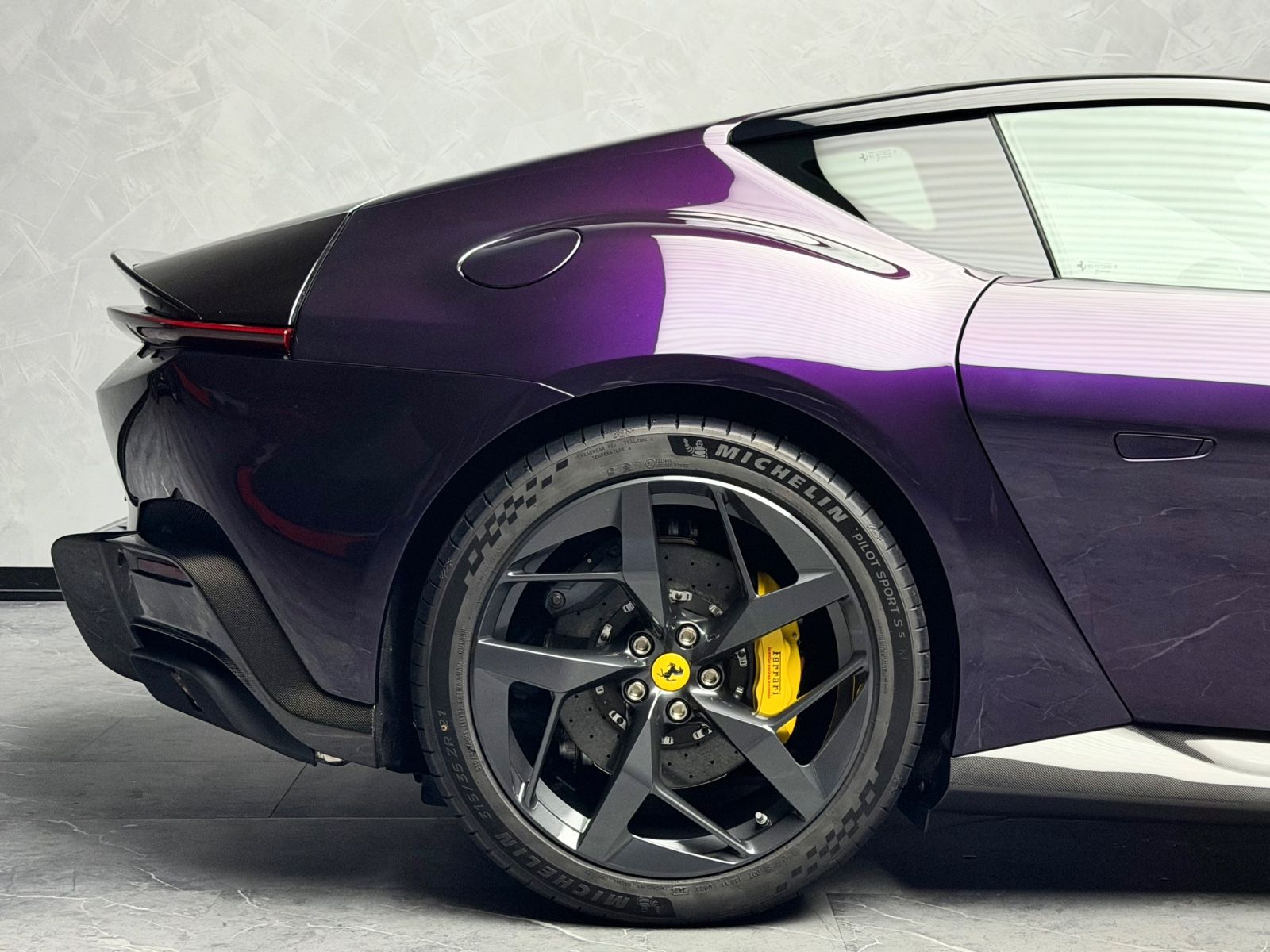 Ferrari 12Cilindri FULLCARBON VIOLA HONGKONG LIFT 360