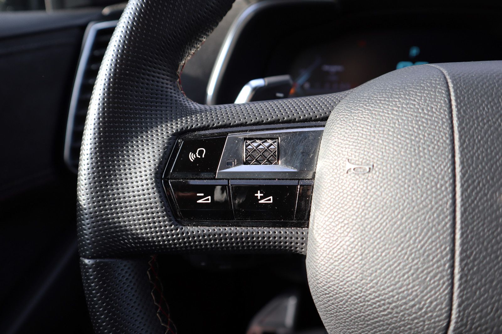 DS Automobiles DS7 Perfor. Line*AHK*E.Sitze u. Hkl.*Velour*St.h
