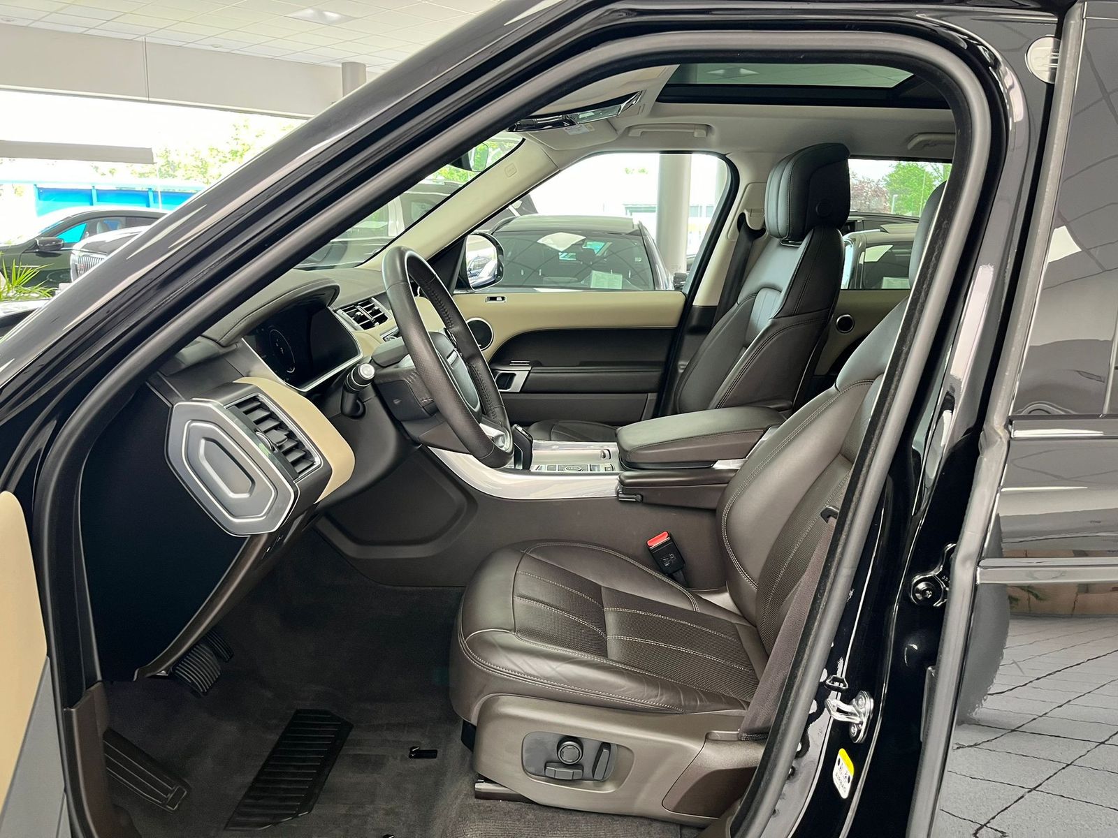 Range Rover Sport HSE P400e - Samsaru's Car Outlet