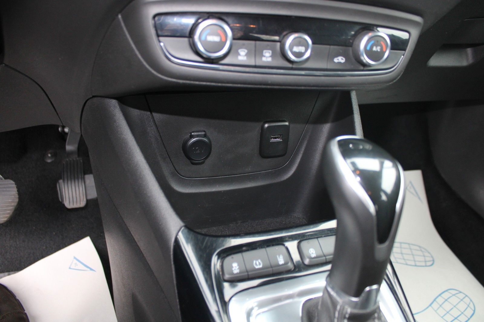 Opel Crossland Elegance - Samsaru's Car Outlet