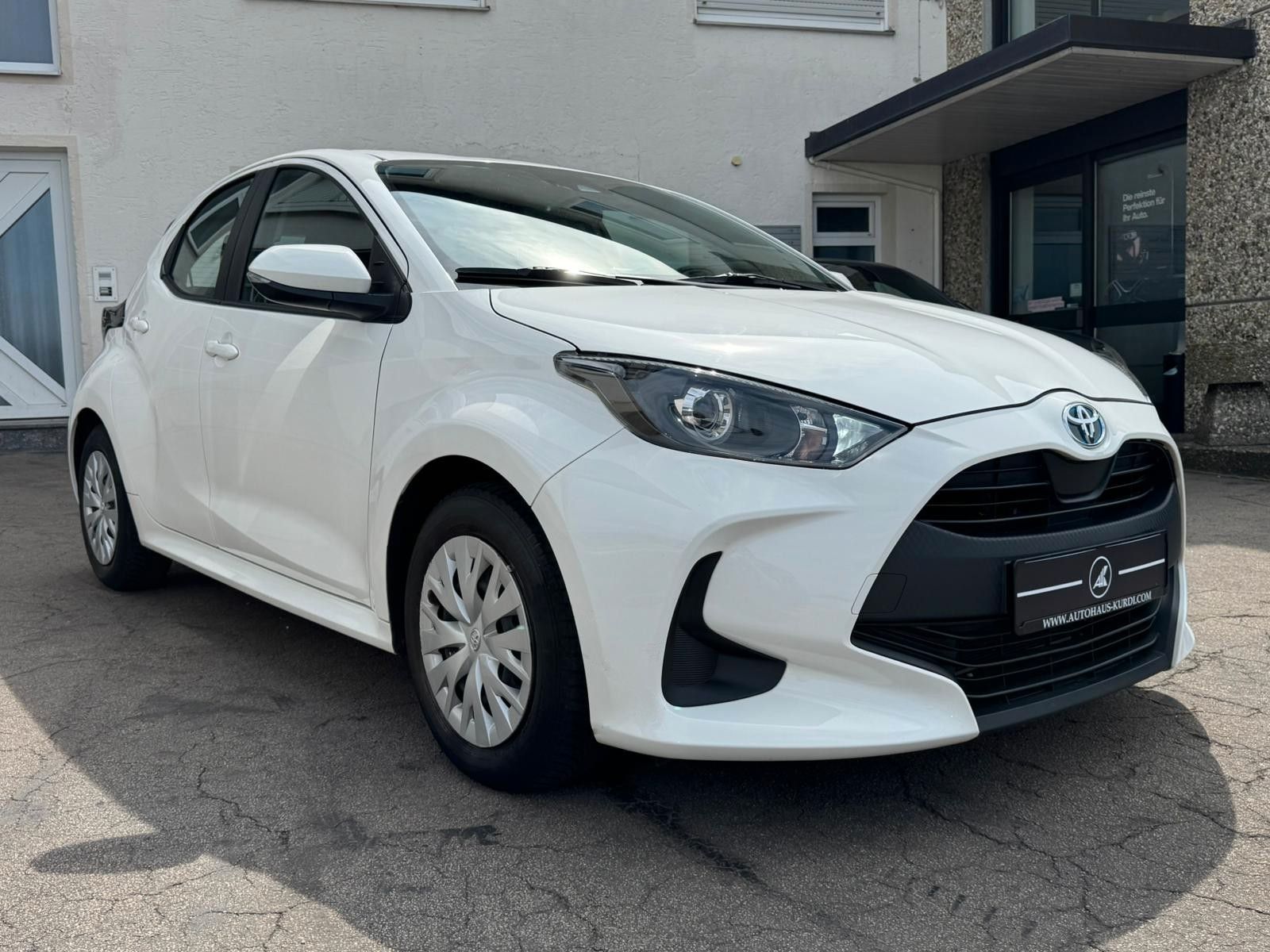 Toyota Yaris 1.5 Hybrid AUT Comfort - Samsaru's Car Outlet