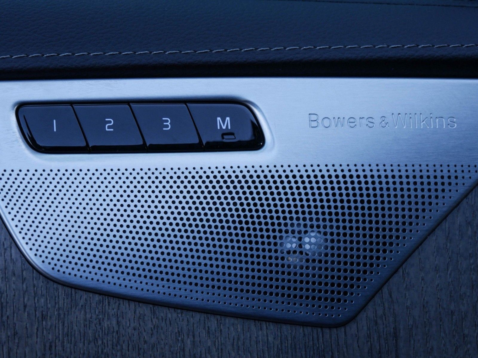 Volvo XC90 T8 Plus Bright-B&W/Memory/Pano