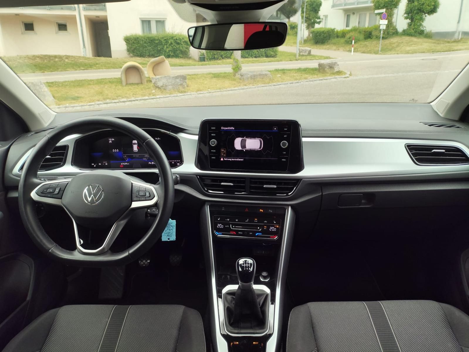 Volkswagen T-Roc 1.0 TSI Life - Samsaru's Car Outlet