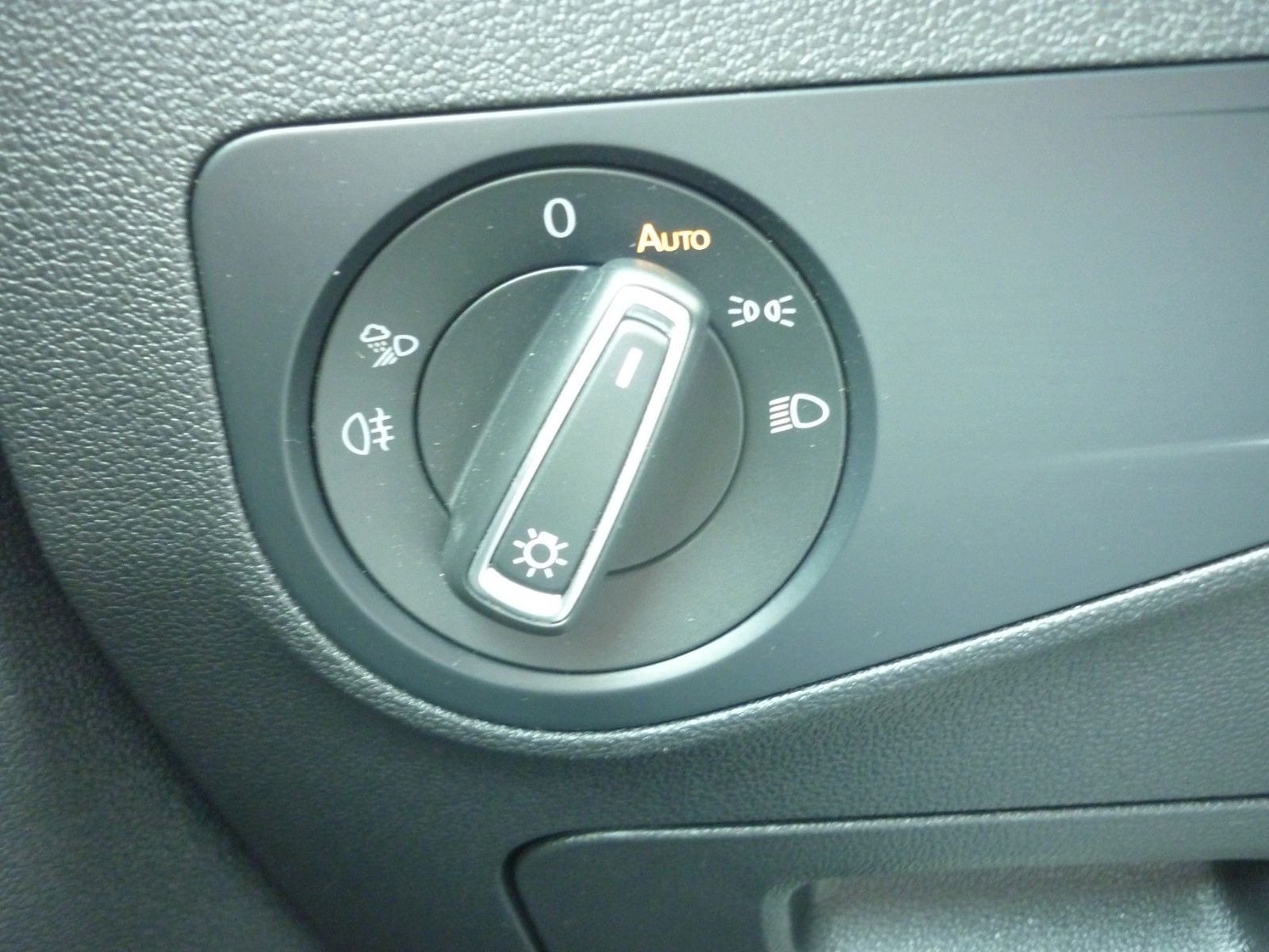 Volkswagen Tiguan 2.0 TDI Elegance - Samsaru's Car Outlet