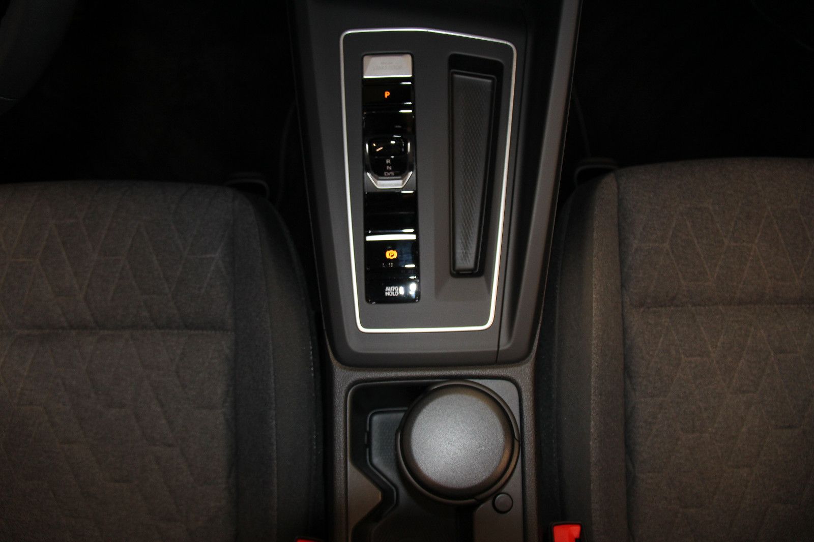Volkswagen Golf 8 Variant 1.5 eTSI DSG - Samsaru's Car Outlet