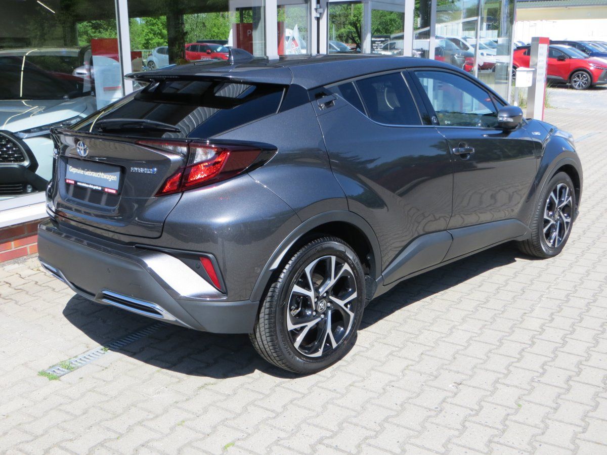 Toyota C-HR 2.0 Hybrid Team - Samsaru's Car Outlet