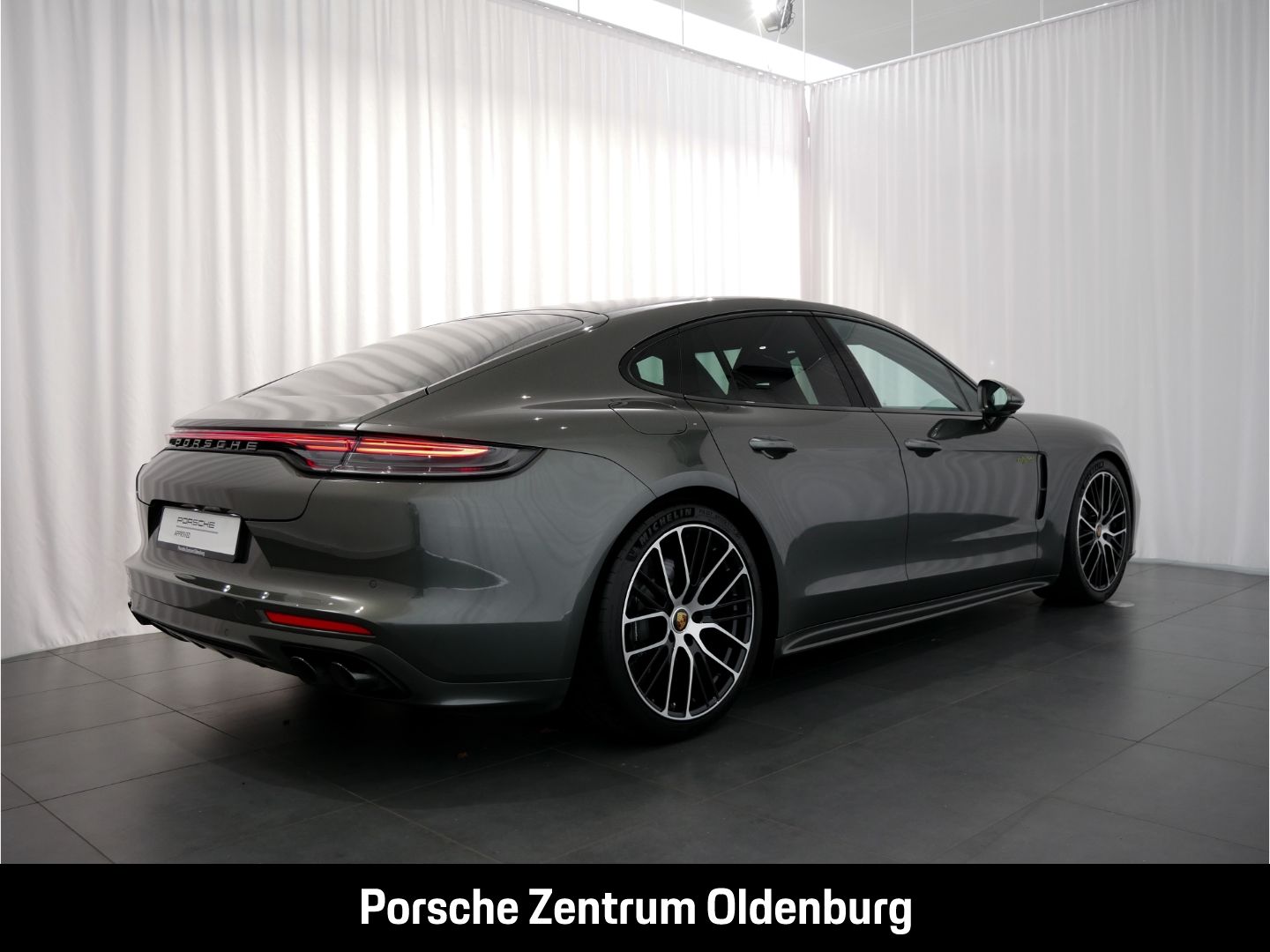 Porsche Panamera 4 E-Hybrid Platinum Edition Matrix LED