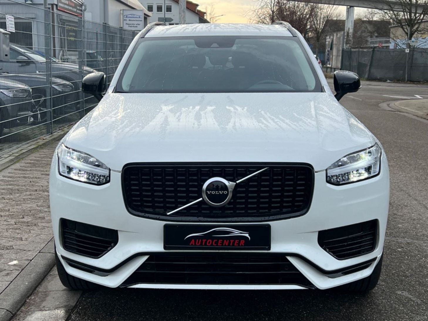 Volvo XC90 T8 R Design AWD - Samsaru's Car Outlet