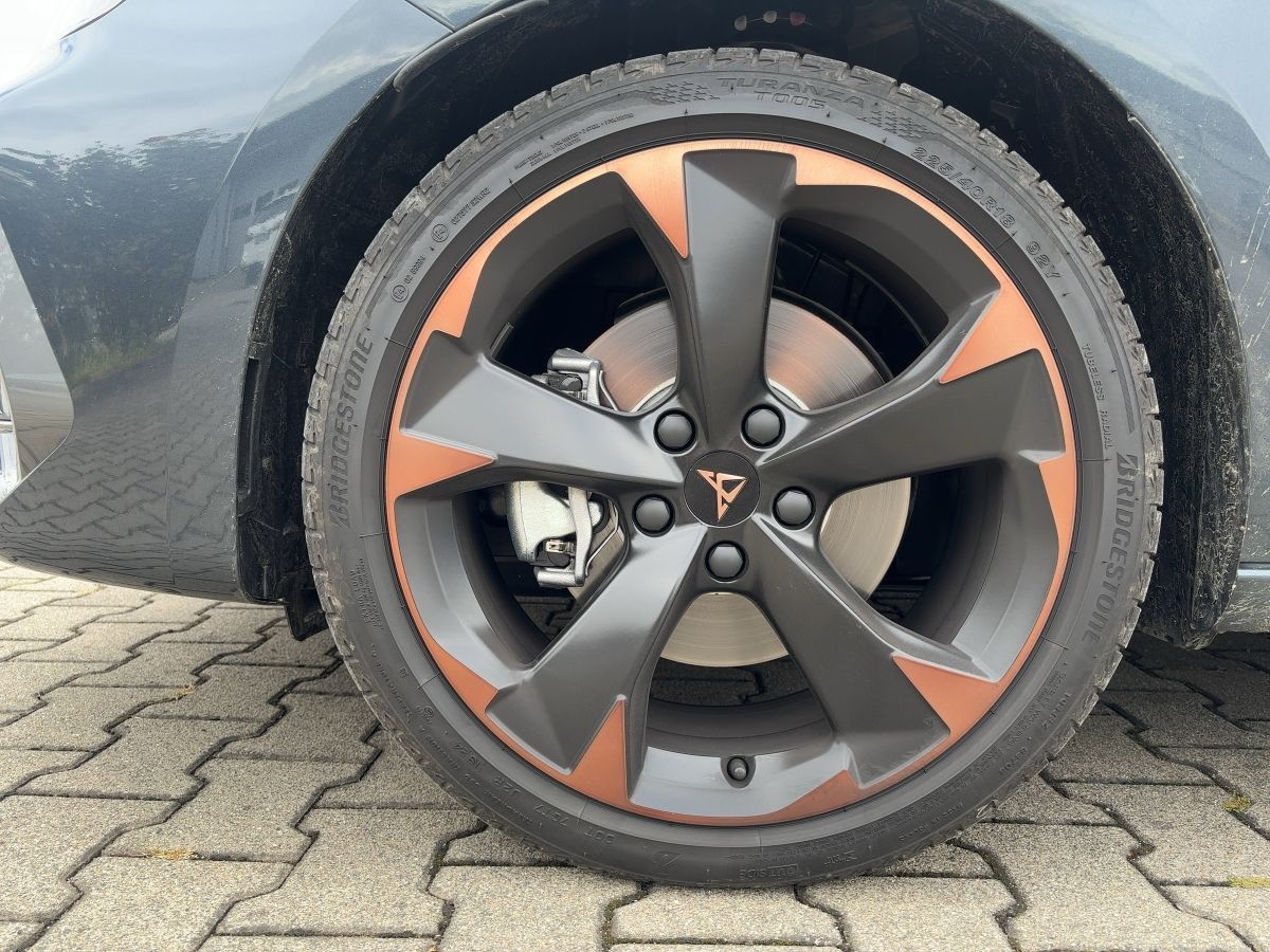 Cupra Leon Sportstourer - Samsaru's Car Outlet