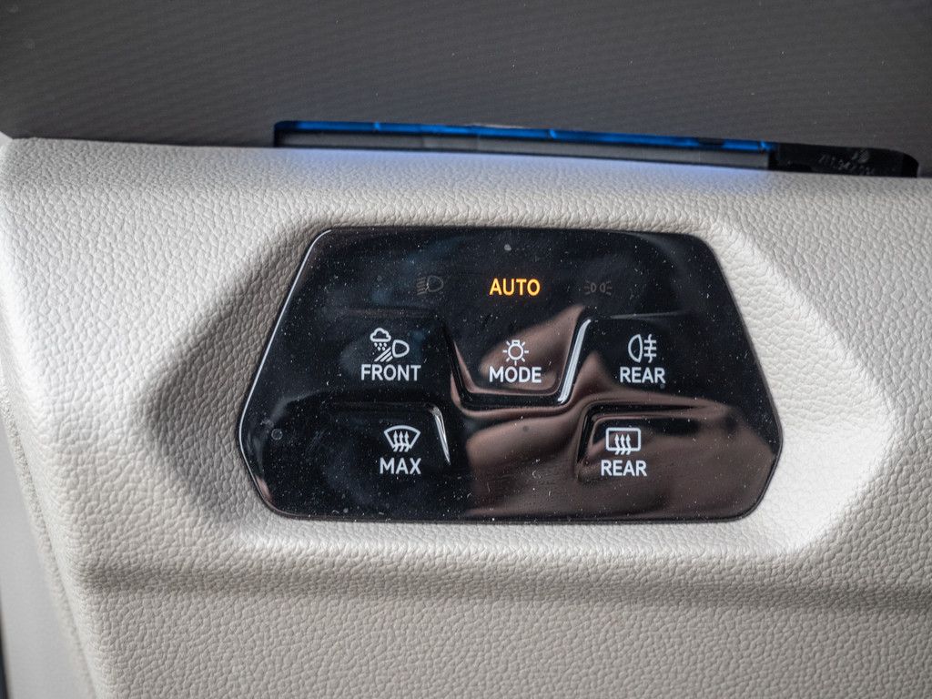 Volkswagen T7 Multivan 2.0TDI DSG - Samsaru's Car Outlet