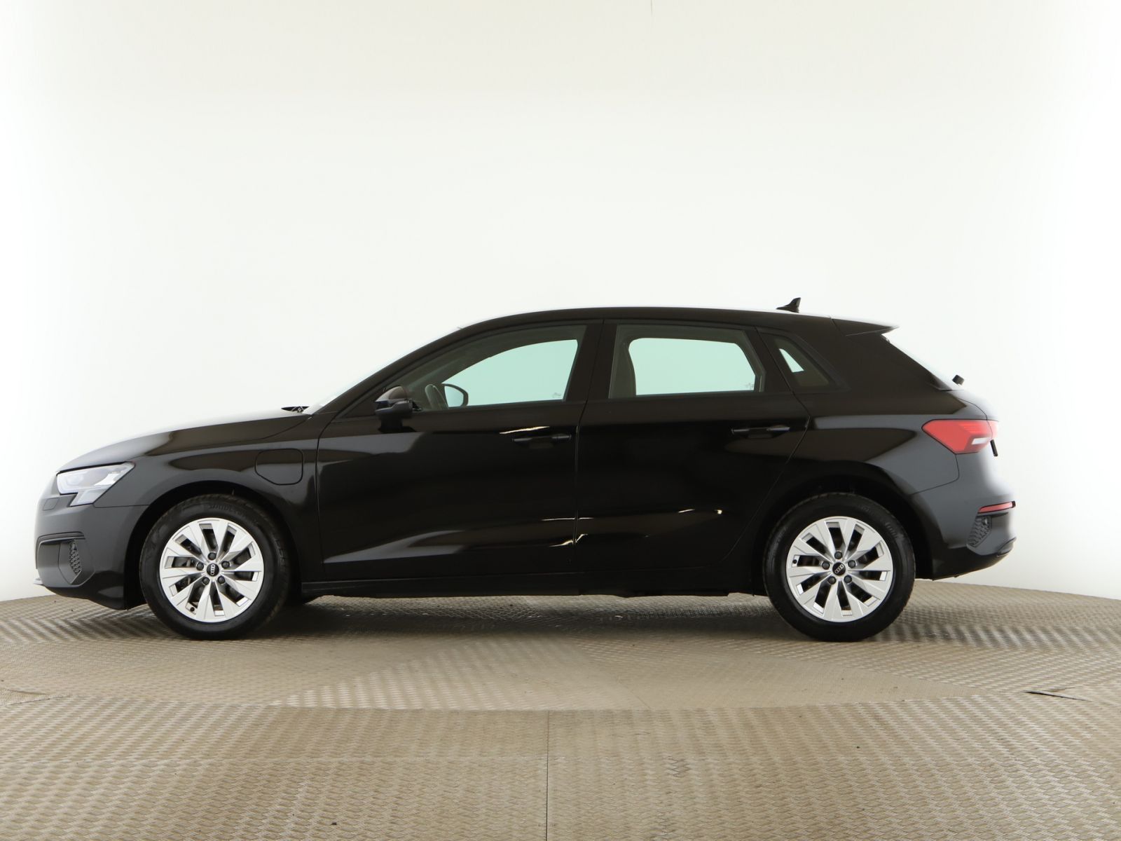 Audi A3 Sportback 40 TFSIe *HYBRID*AHK*LED*PDC*MMI-Pl