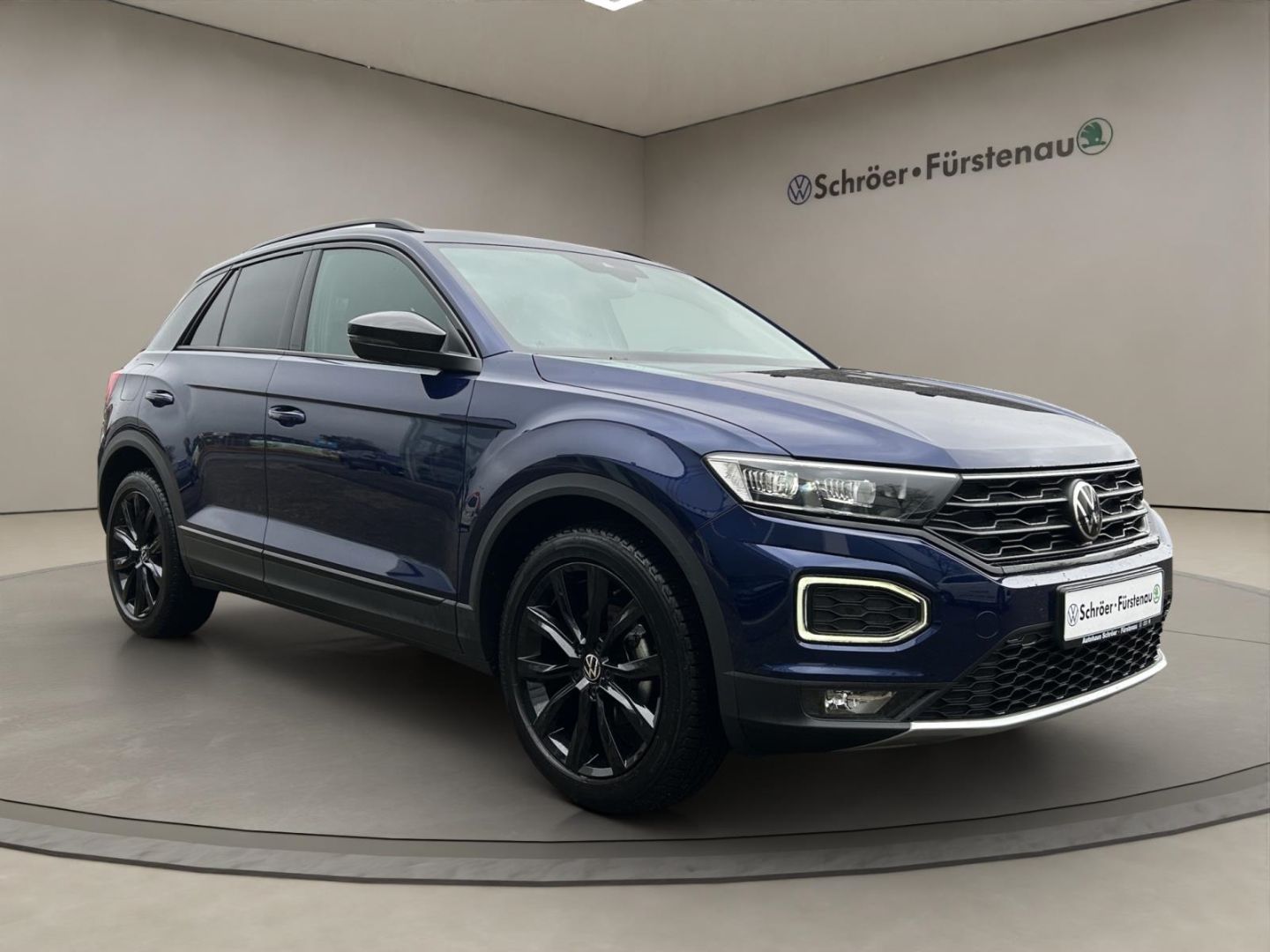 Volkswagen T-Roc Sport 1.5 TSI DSG - Samsaru's Car Outlet