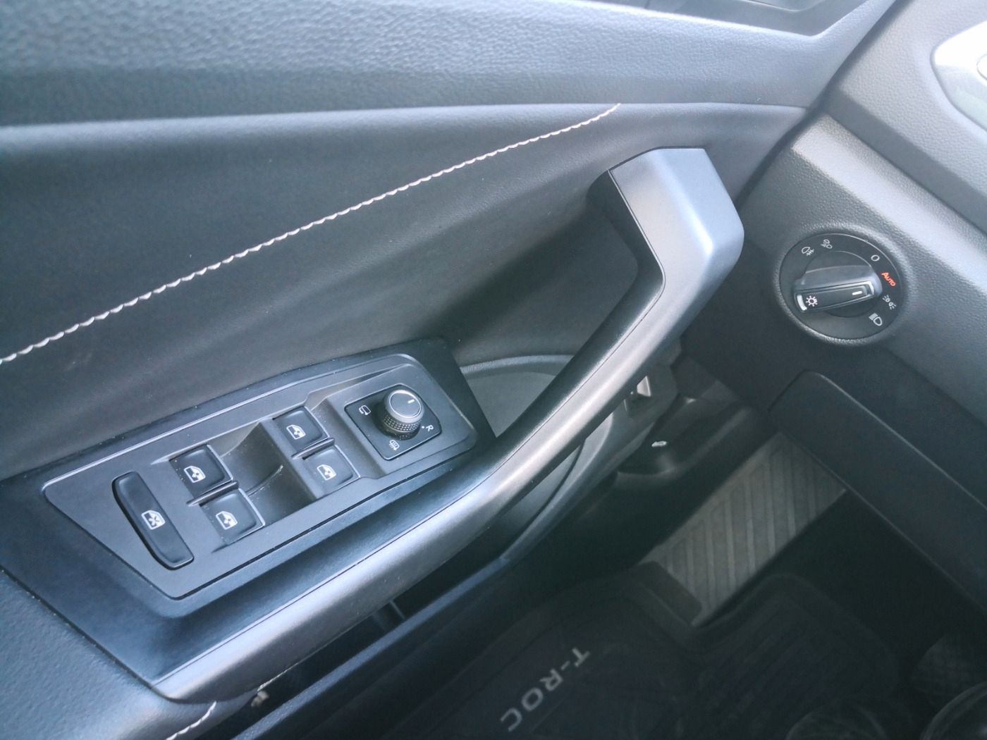 Volkswagen T-Roc 1.5 TSI Style DSG - Samsaru's Car Outlet