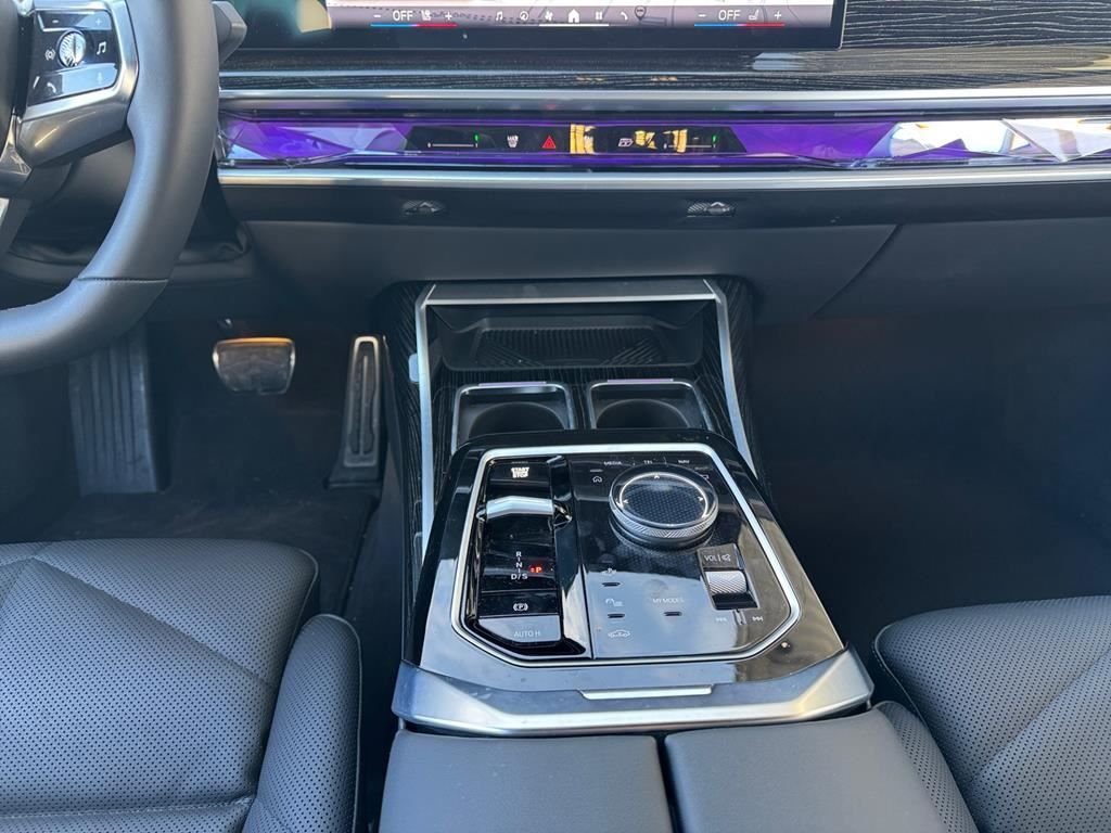 BMW 740d xDrive M Sport Inno+Sky Lounge+Standhg+B&W