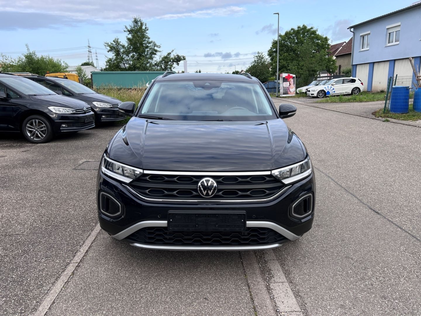 Volkswagen T-Roc 1.0TSI Life - Samsaru's Car Outlet