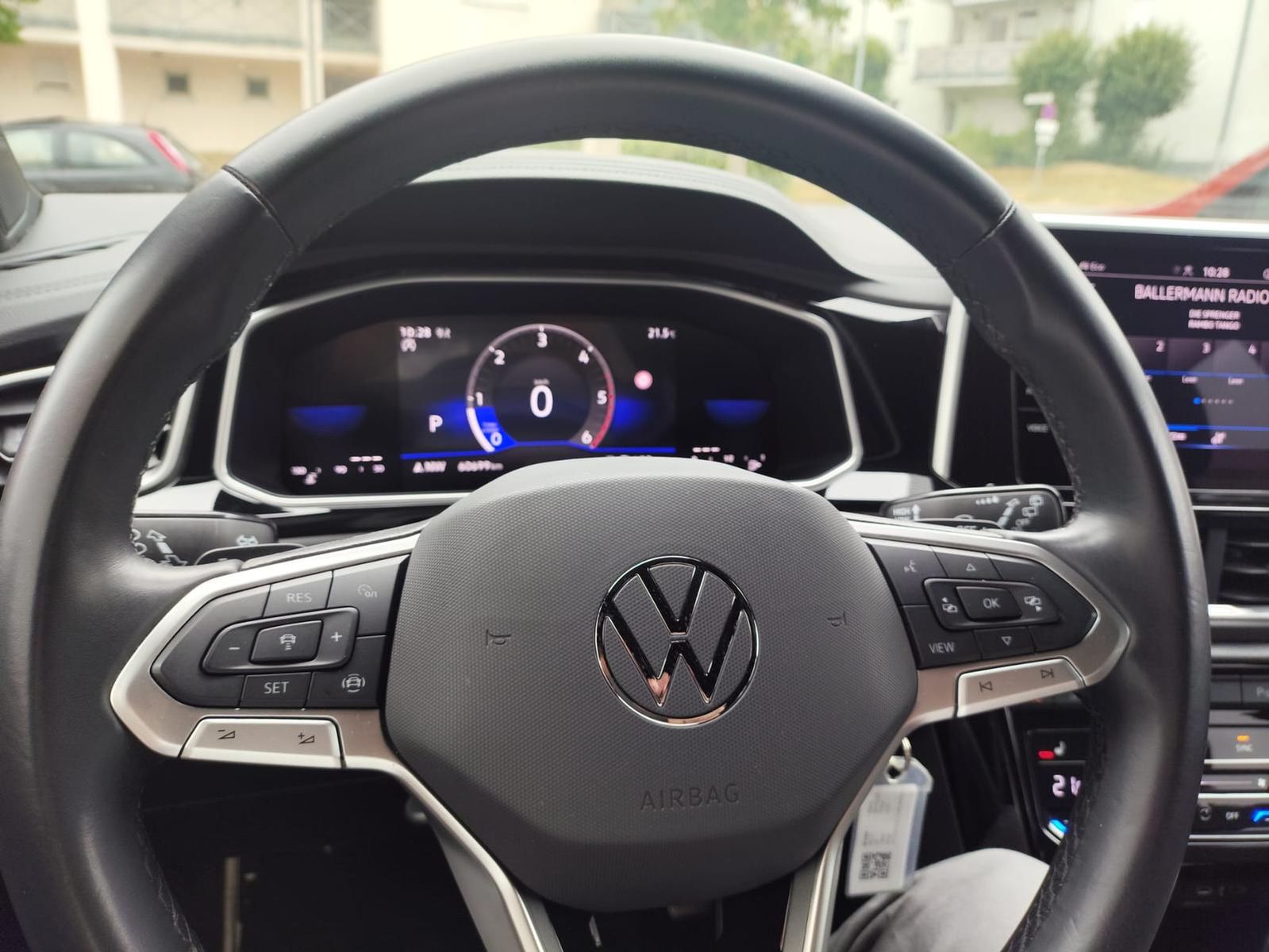 Volkswagen T-Roc 2.0 TDI R-Line - Samsaru's Car Outlet