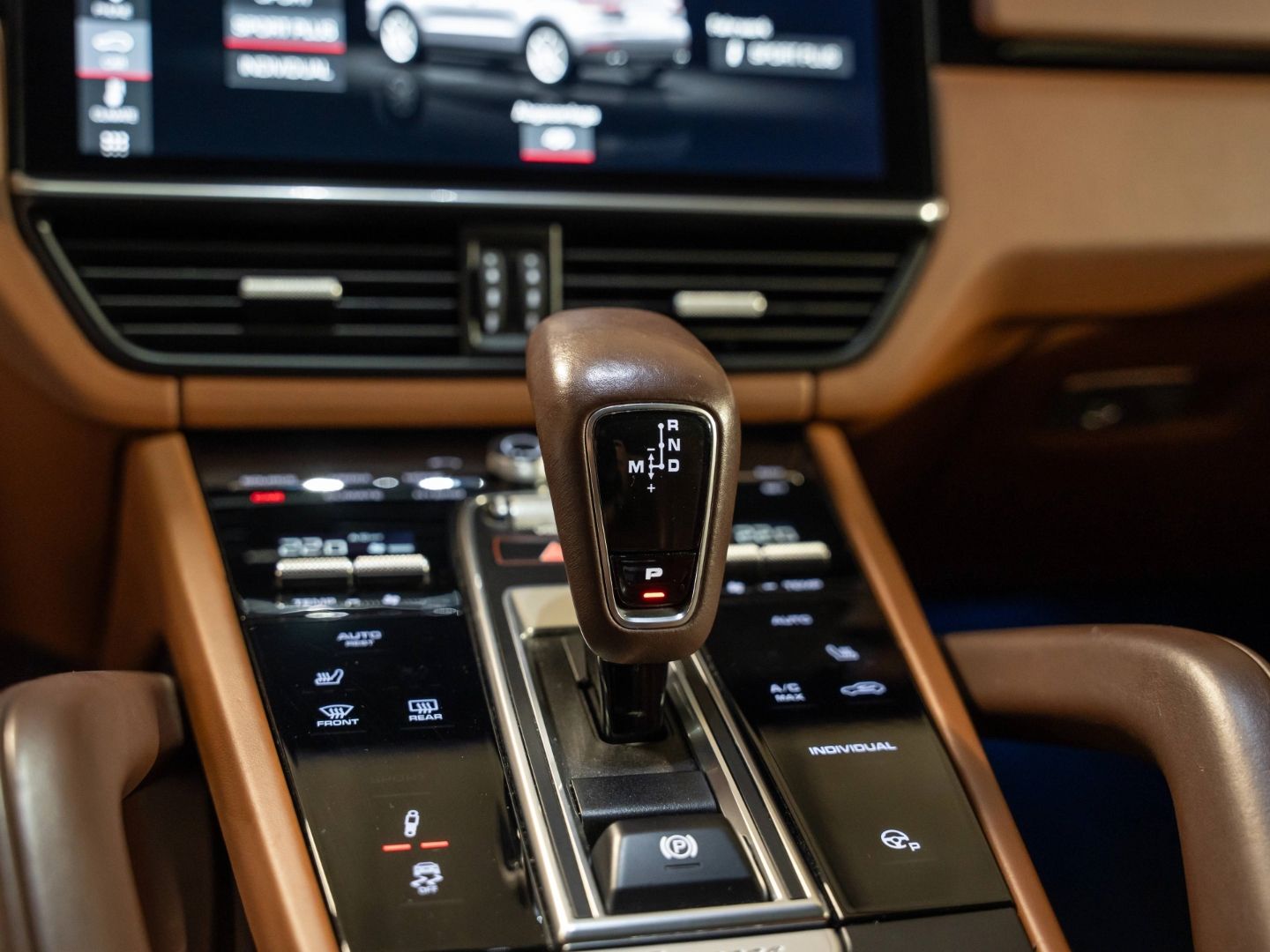 Porsche Cayenne E-Hybrid PDCC BOSE Surround View 18-Wege