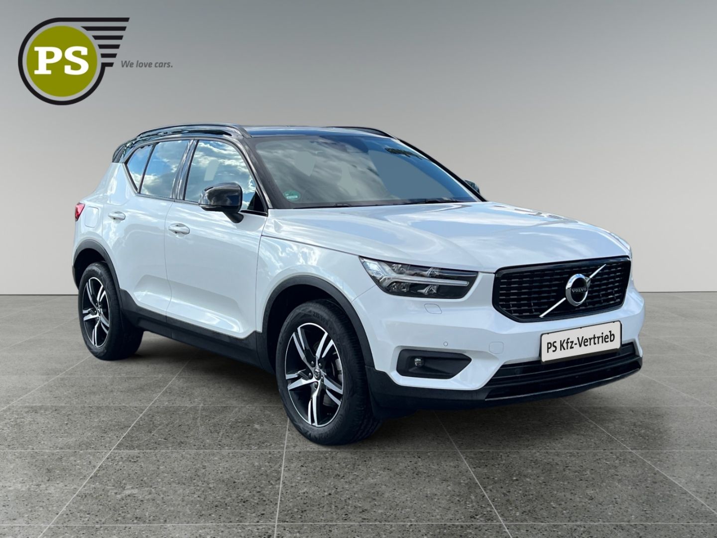 Volvo XC40 Plus Dark 2WD B4 StandHZG AHK El. Panodach
