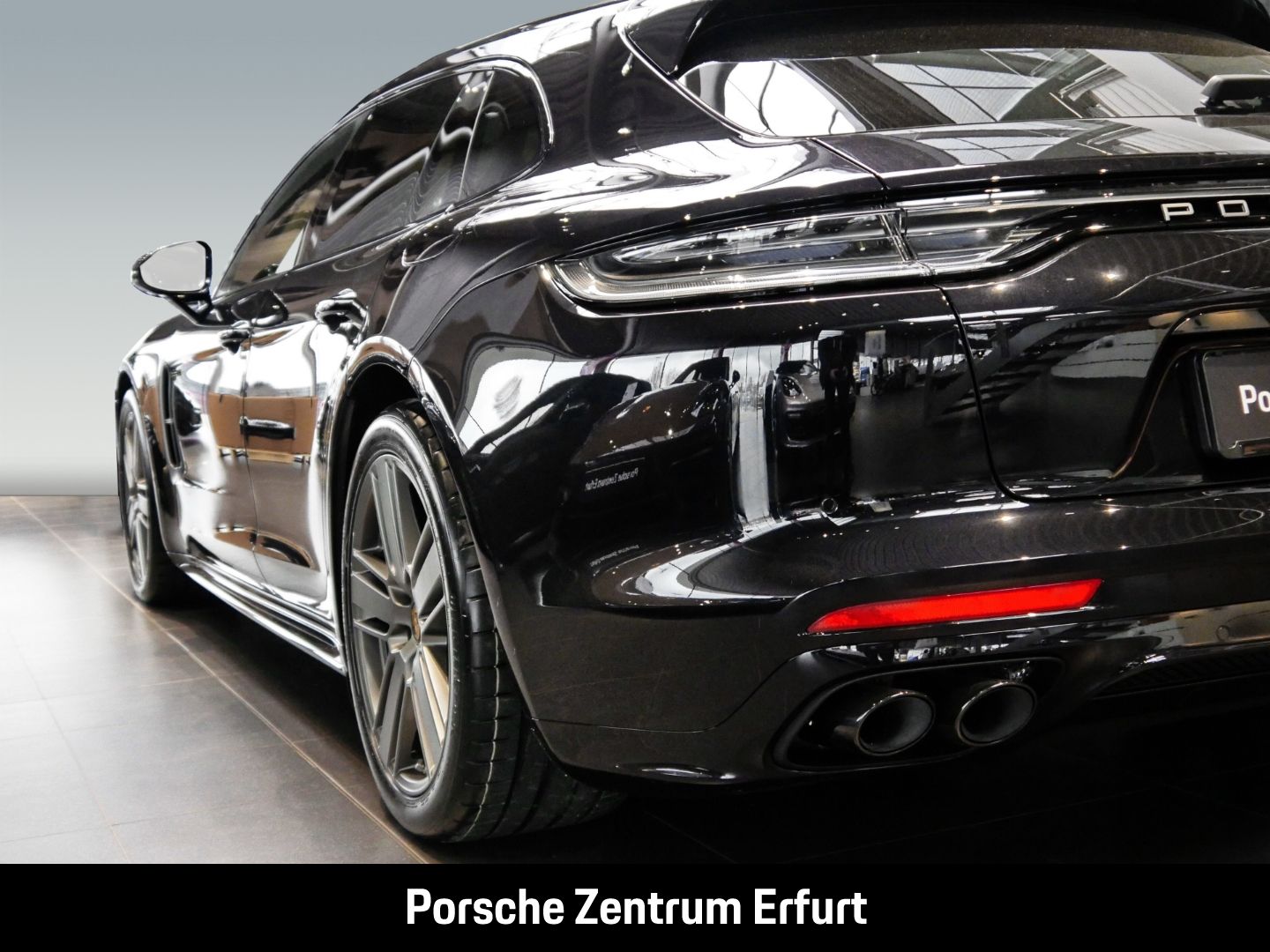 Porsche Panamera 4 E-Hybrid ST Platinum Edition