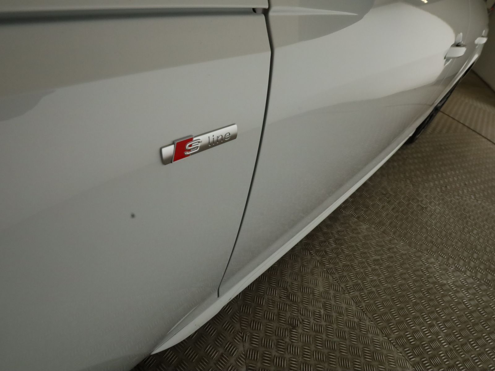 Audi A4 Avant 35 TDI S line - Samsaru's Car Outlet