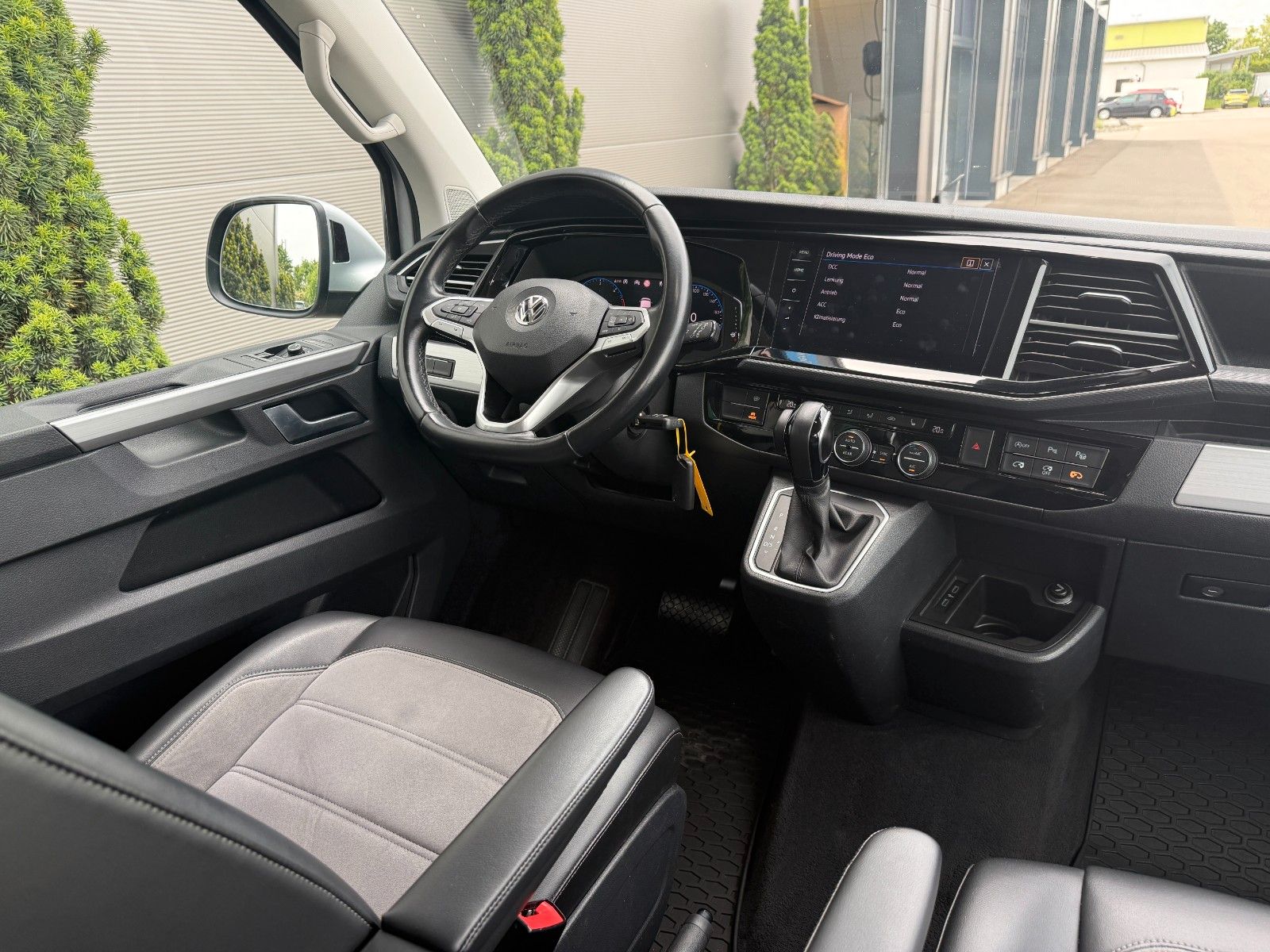 Volkswagen T6.1 MULTIVAN TDI 4MOTION DSG - Samsaru's Car Outlet