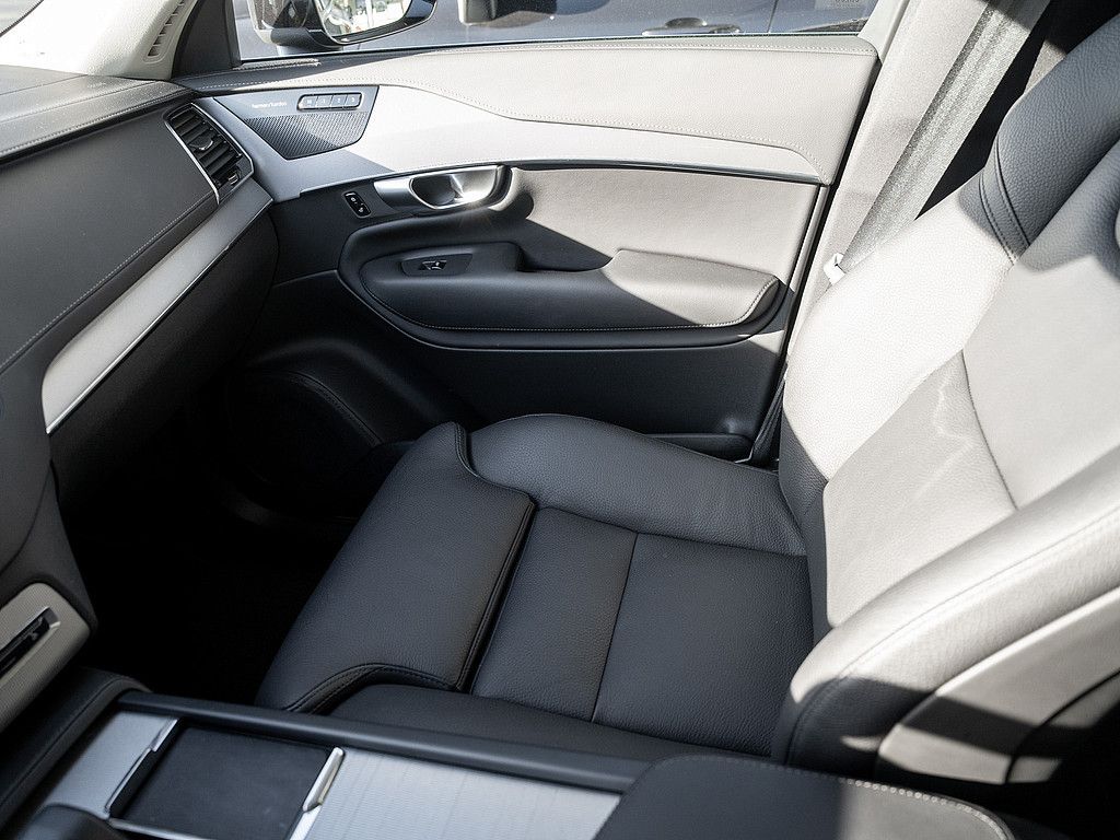 Volvo XC90 B5 AWD Plus Bright Panorama, AHK