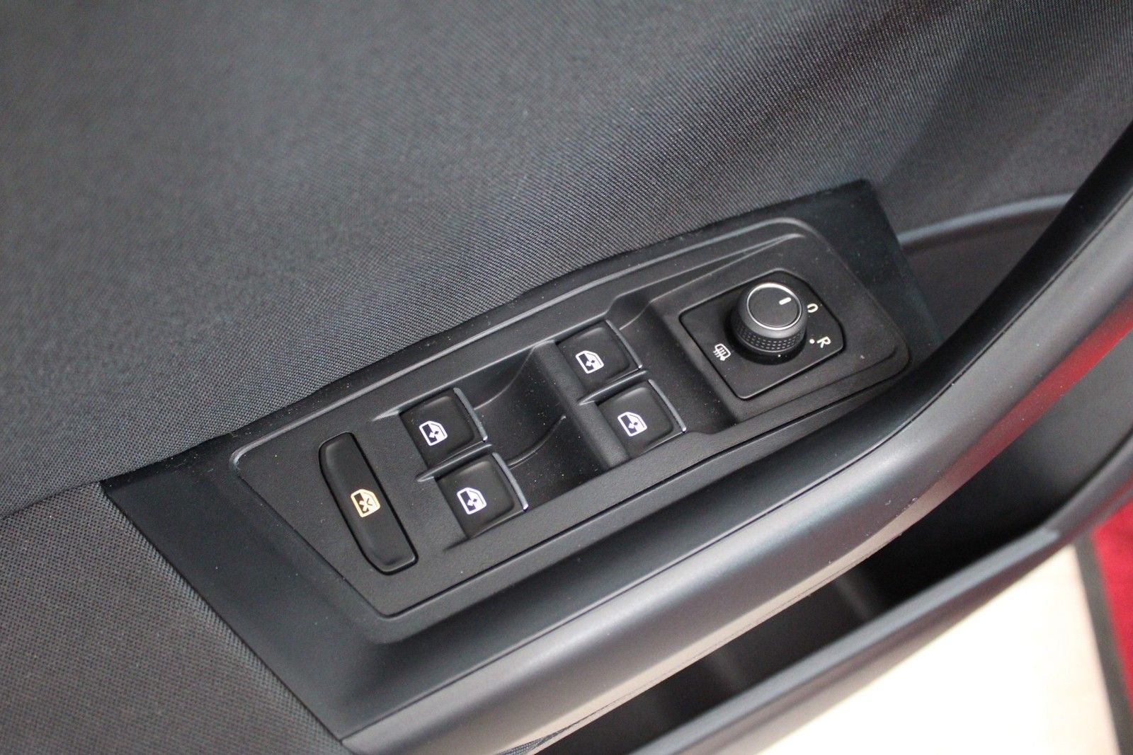 Volkswagen T-Roc 1.5 TSI Style - Samsaru's Car Outlet