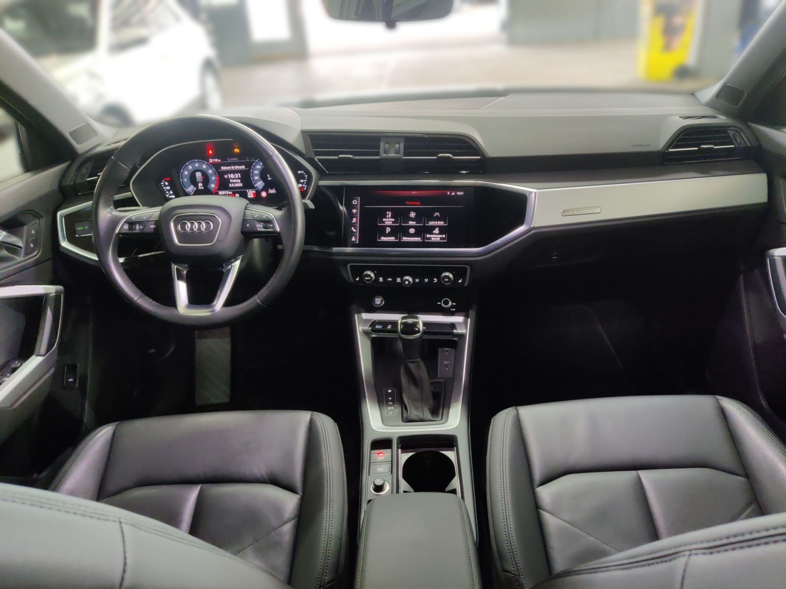 Audi Q3 45 TFSI quattro advanced - Samsaru's Car Outlet