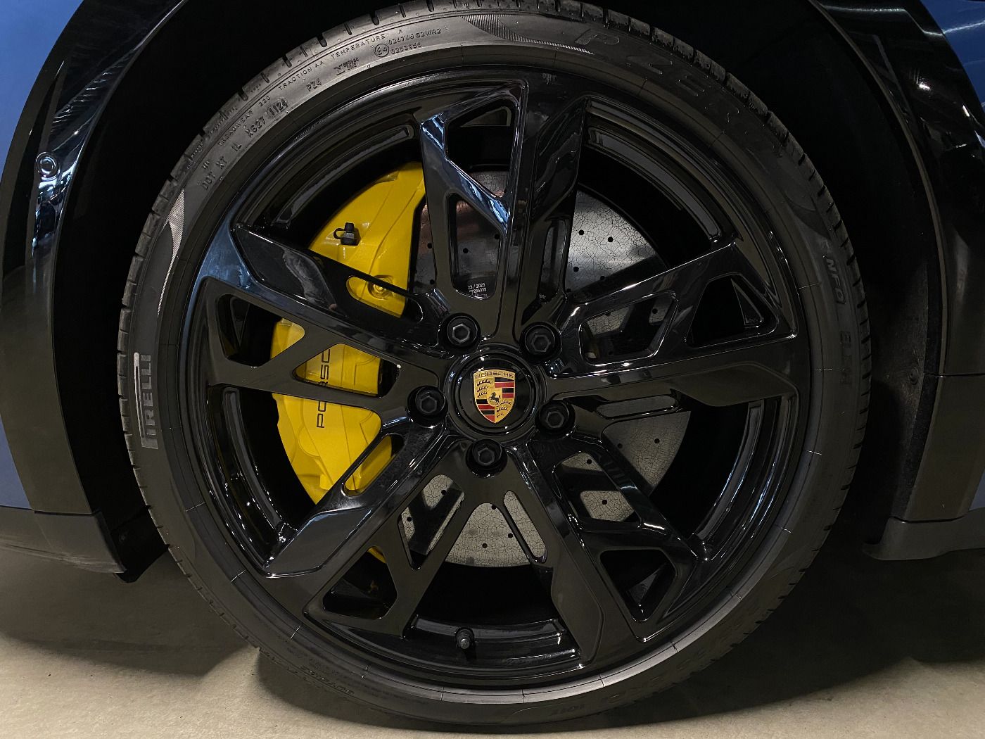 Porsche Taycan Turbo S Cross Turismo | PDCC | InnoDrive