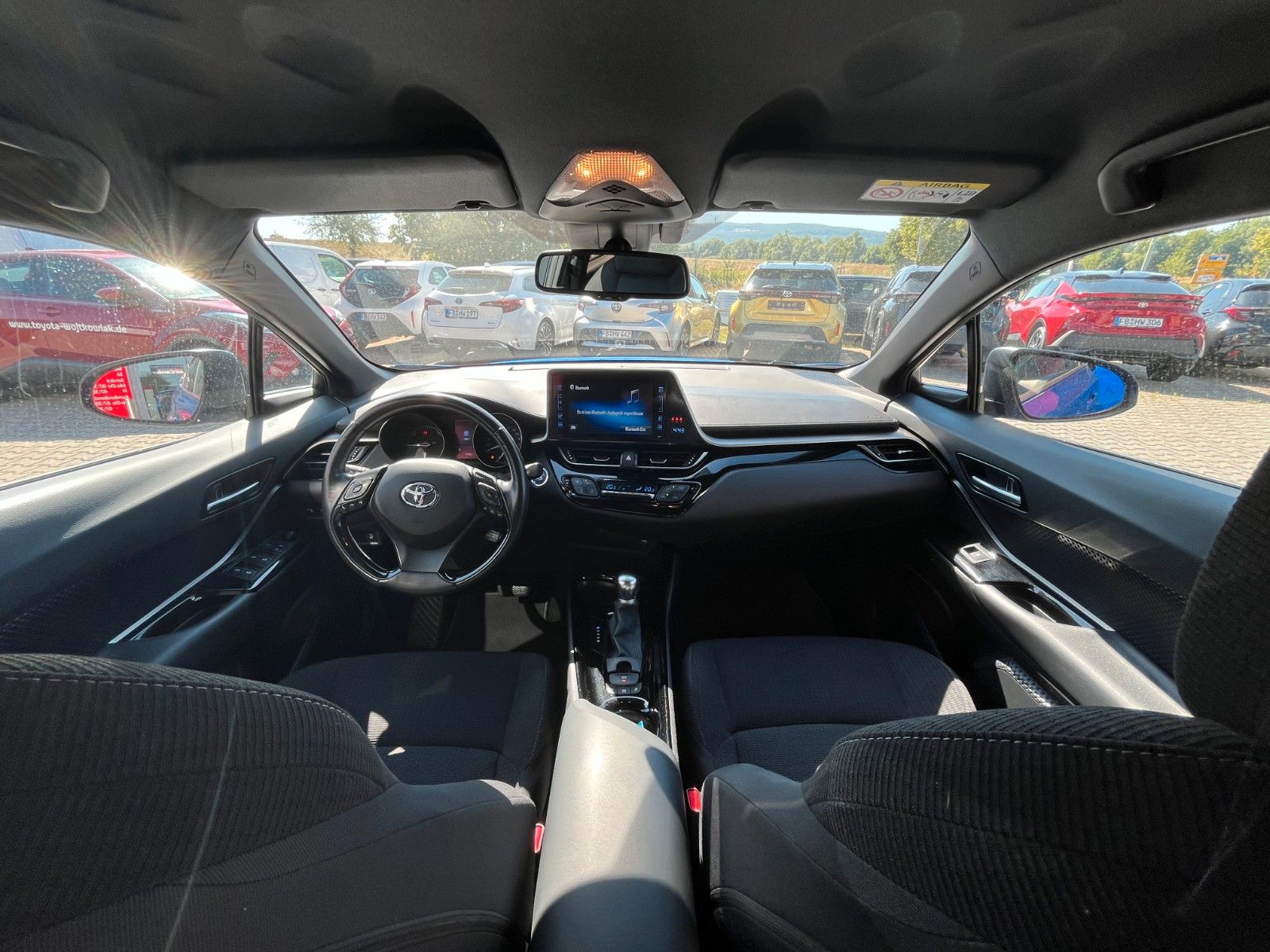 Toyota C-HR Hybrid Club - Samsaru's Car Outlet