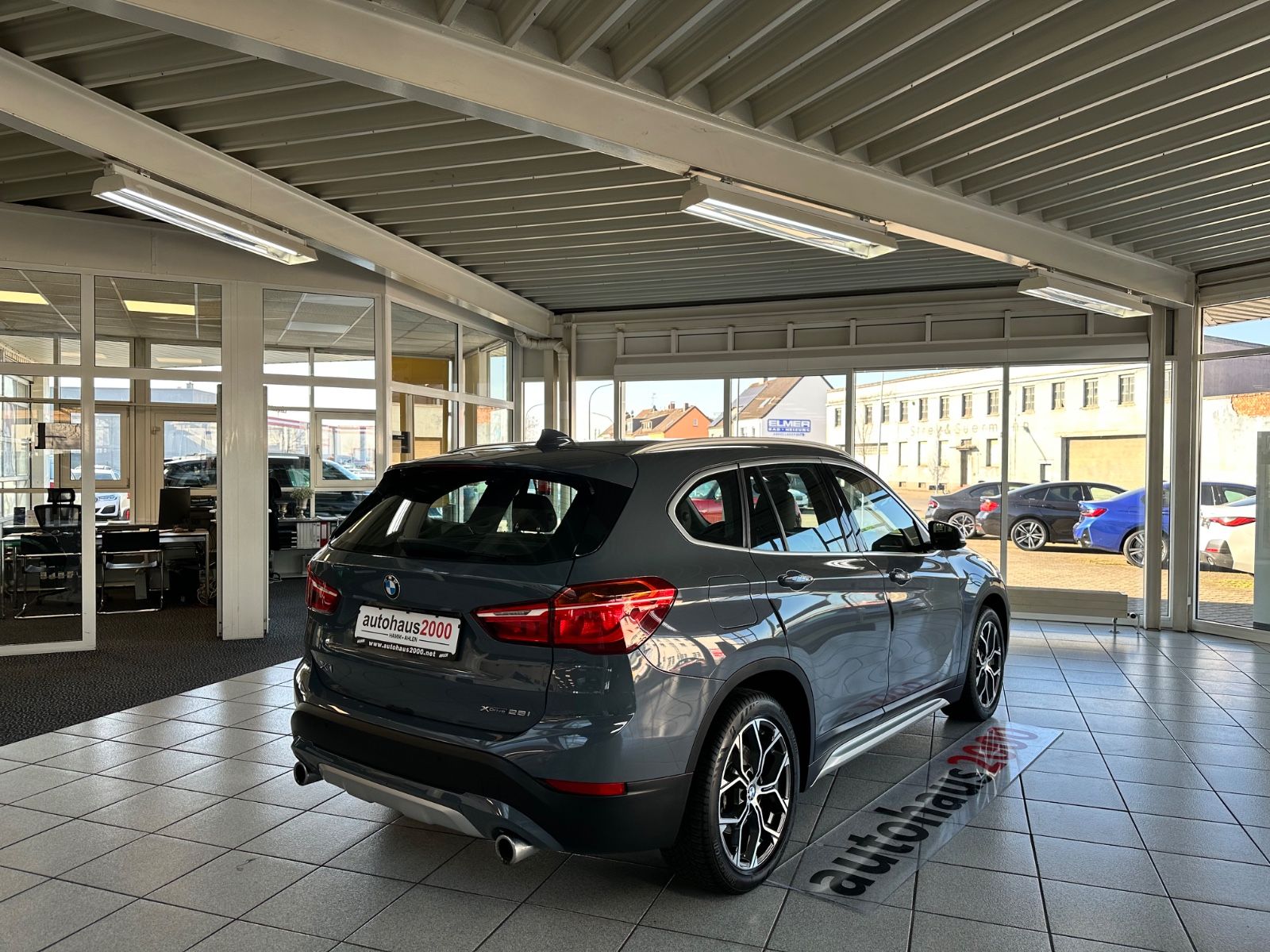 BMW X1 xDrive 28i - Samsaru's Car Outlet