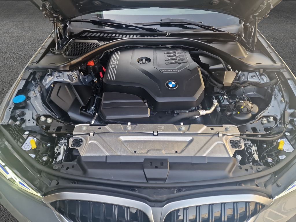 BMW 318i Aut. *AHK*Car-Play*