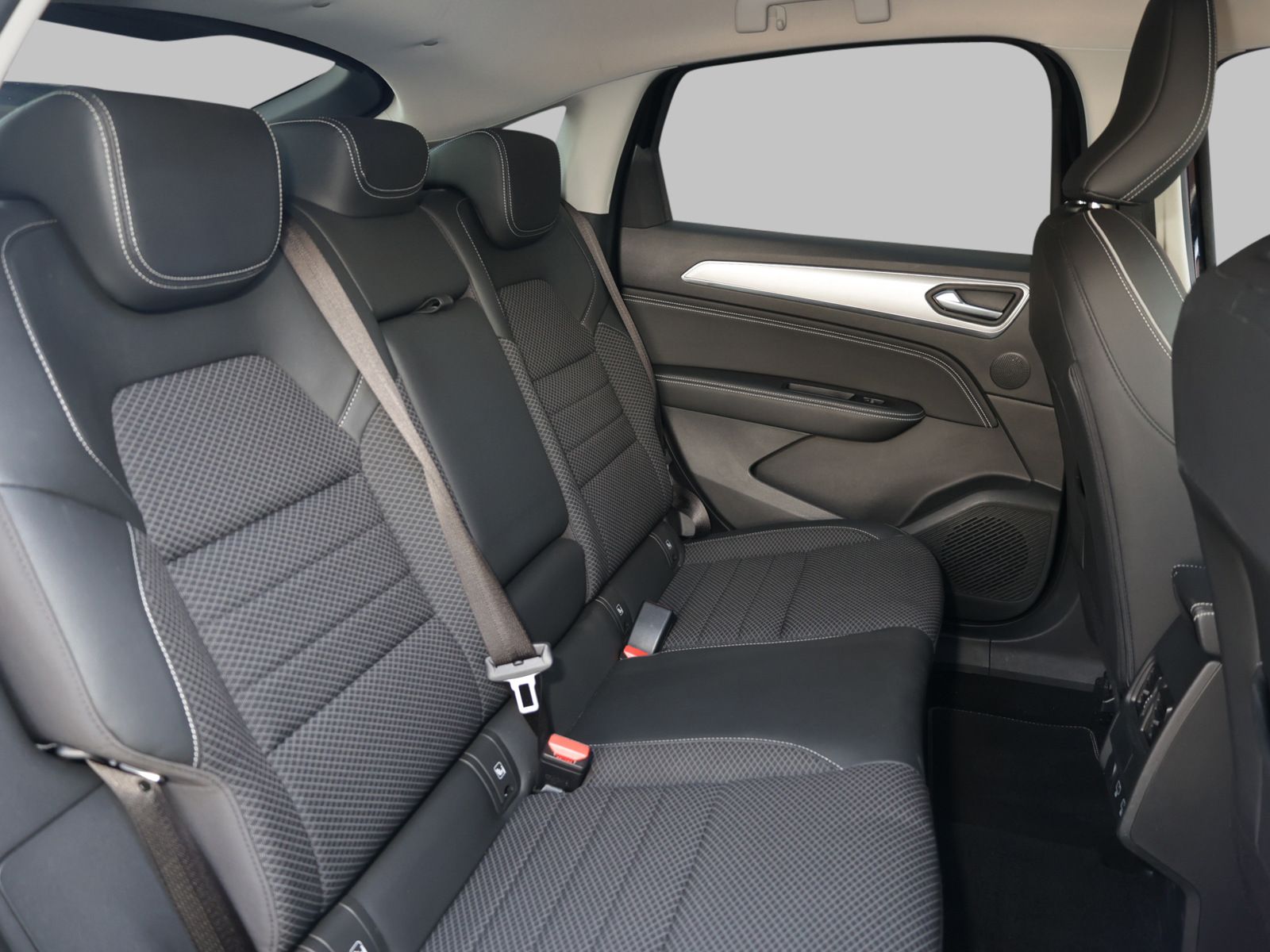 Renault Arkana E-TECH 145 Hybrid Intens - Samsaru's Car Outlet