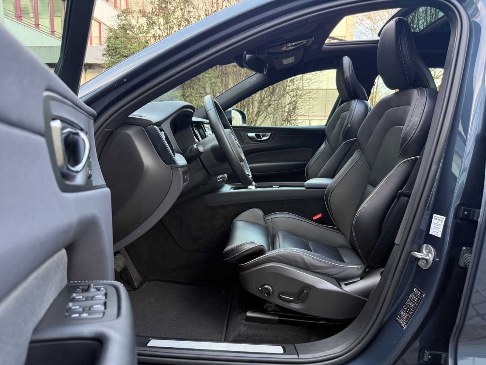 Volvo XC60 T8 R Design AWD Pano 360° Standheizung