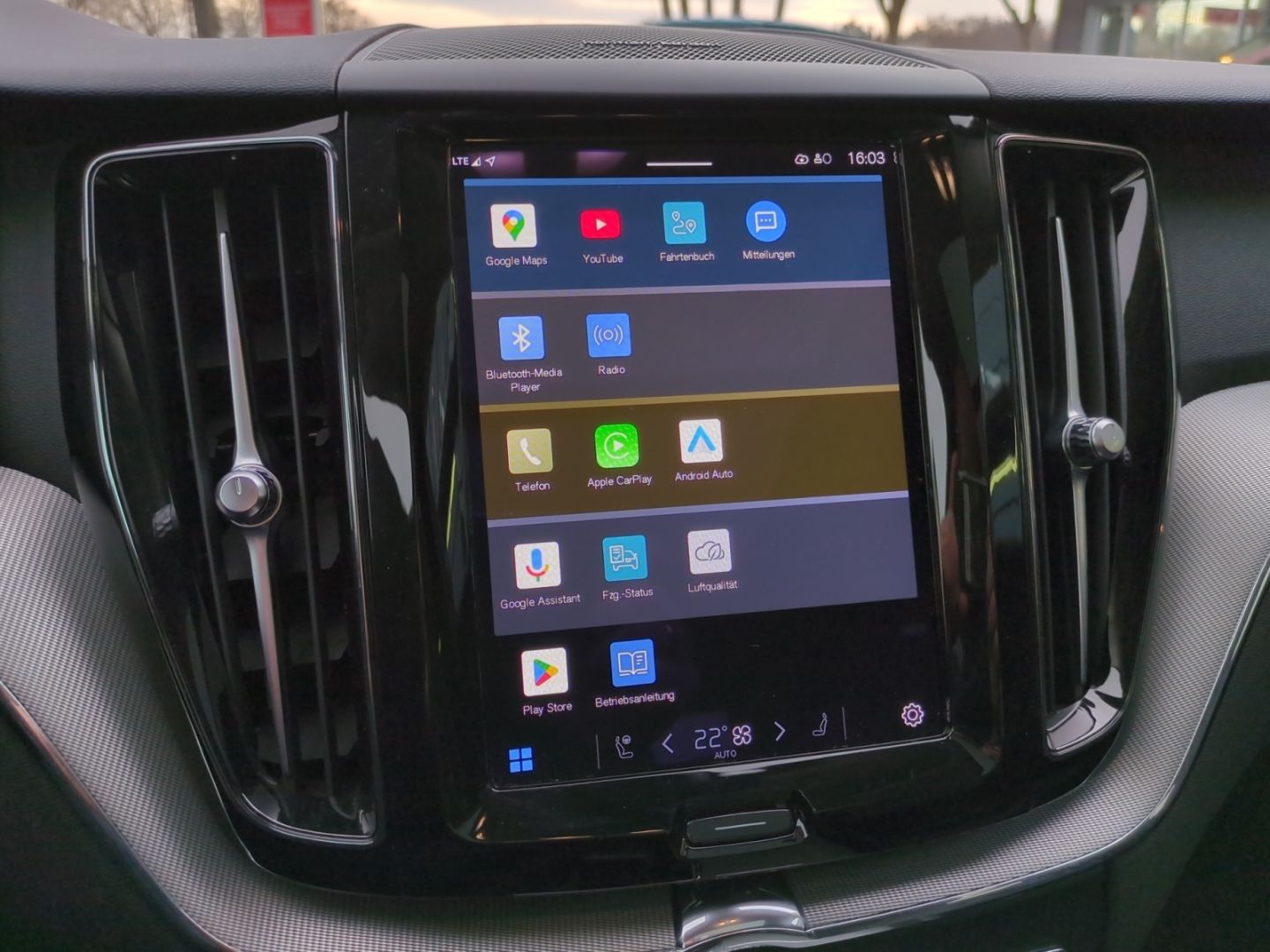 Volvo XC60 Plus Dark Recharge Plug-In Hybrid AWD T6 St