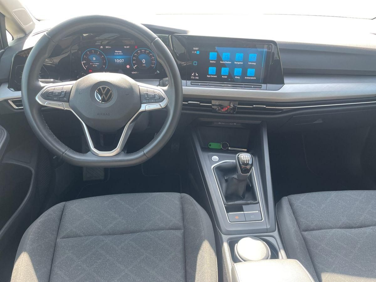 Volkswagen Golf VIII Variant 1.5 TSI LIFE - Samsaru's Car Outlet