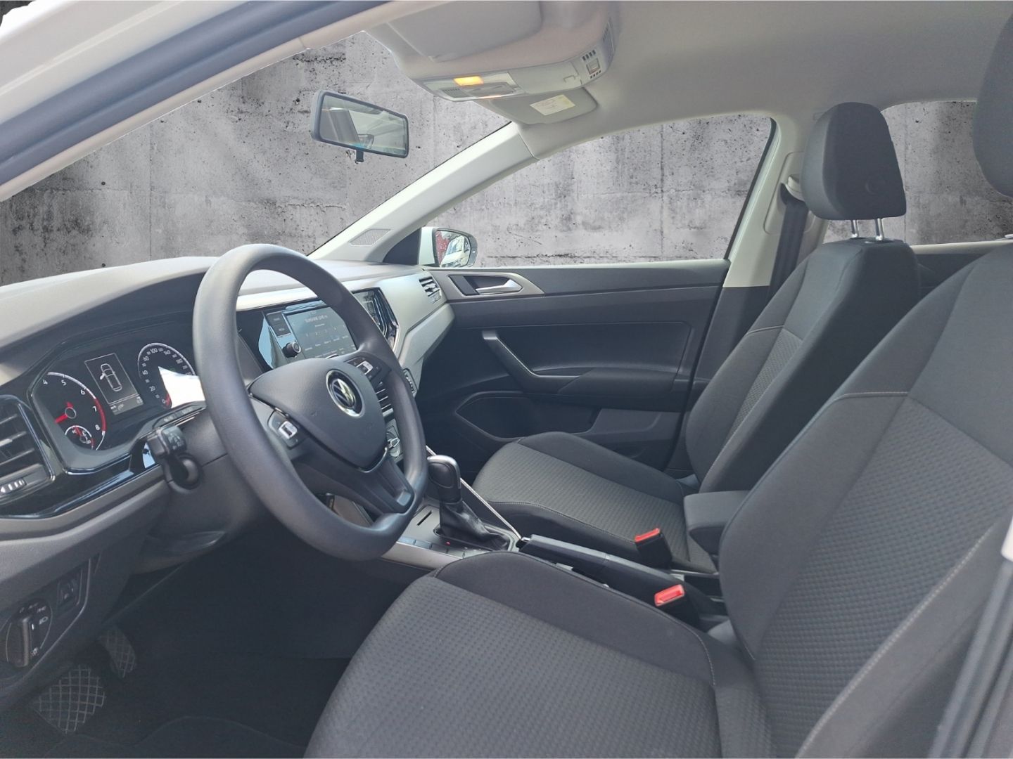Volkswagen Polo VI 1.0 TSI Comfortline - Samsaru's Car Outlet