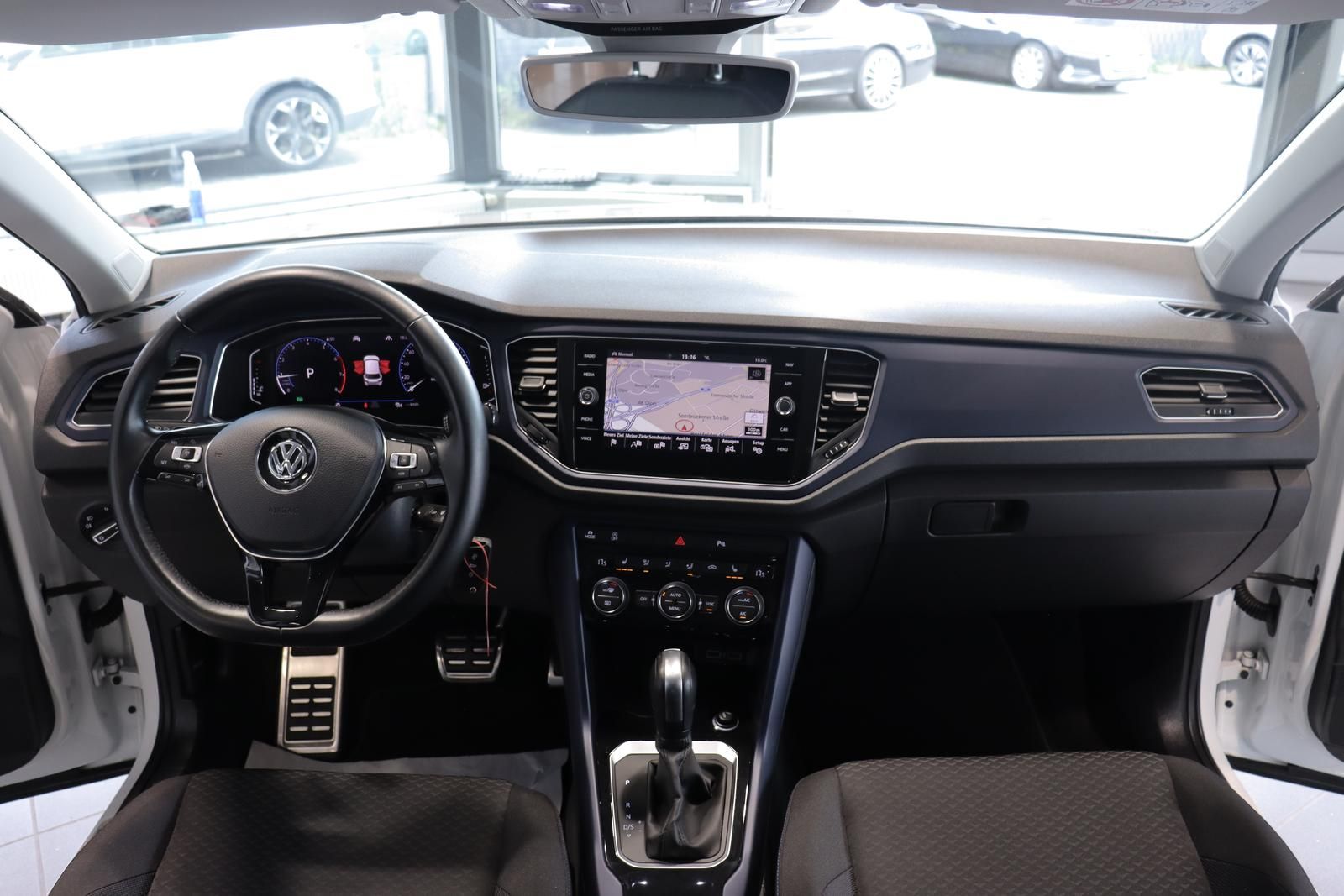 Volkswagen T-Roc 1.5 TSI DSG Style R-LINE - Samsaru's Car Outlet