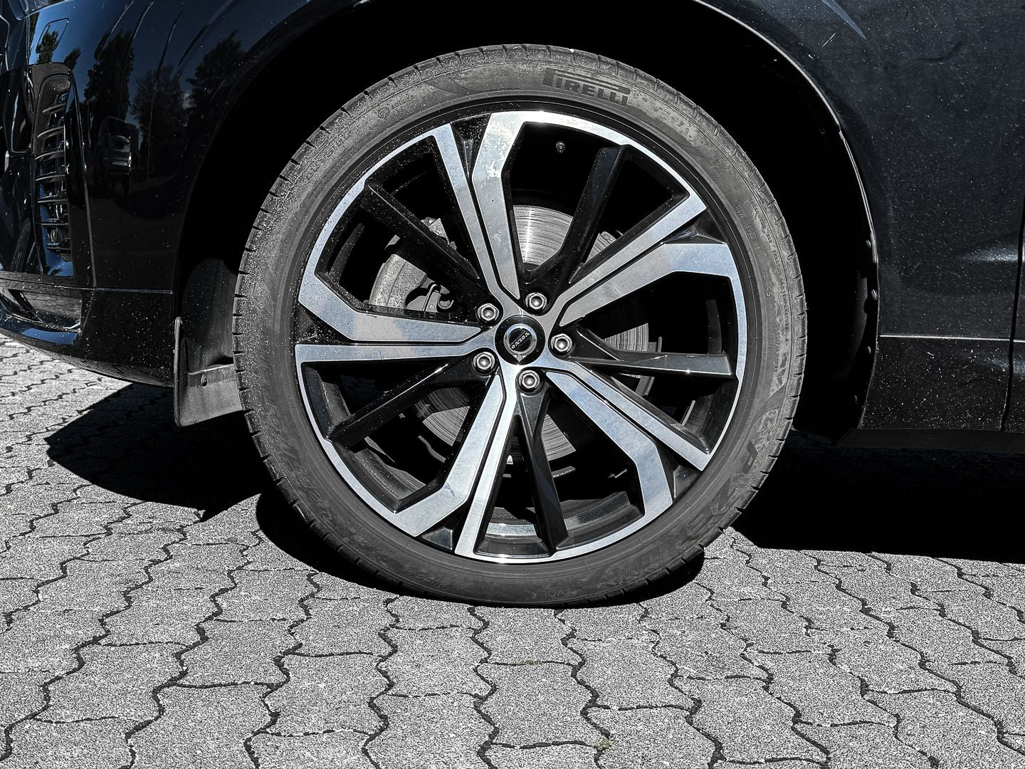 Volvo XC60 Plus Dark AWD B4 Diesel EU6d StandHZG AHK D