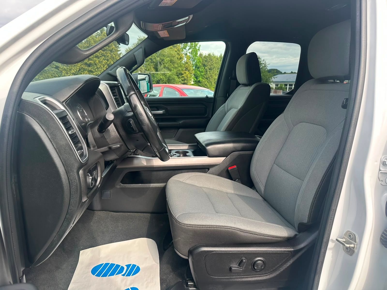 Dodge RAM 1500 5.7l 4x4 Quad Cab , Navi-App