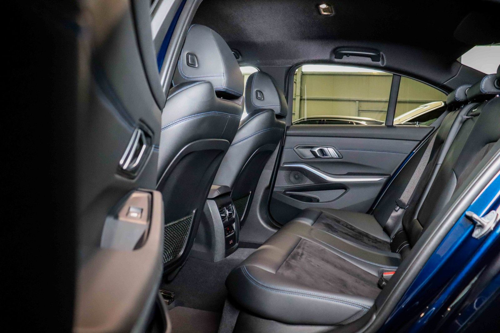 BMW 330i M SPORT SHADOW - Samsaru's Car Outlet