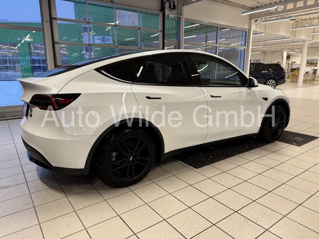 Tesla Model Y Basis RWD