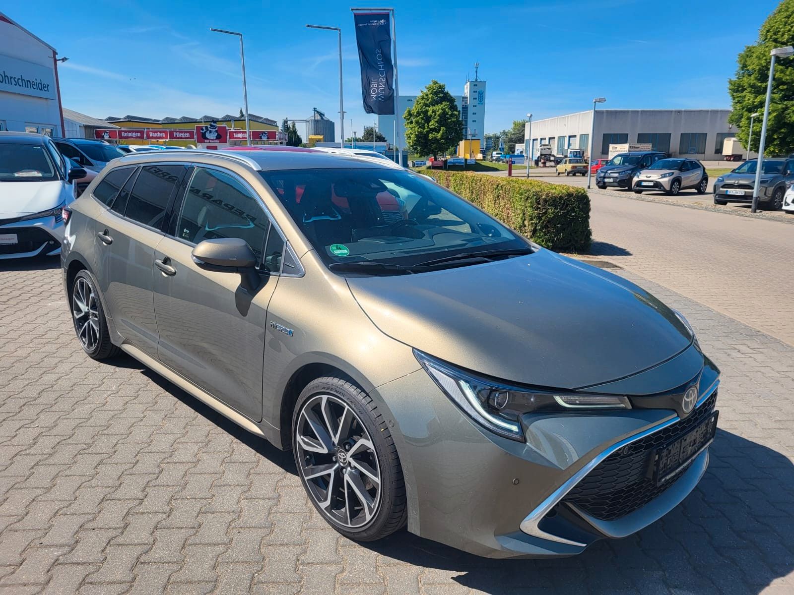 Toyota Corolla Touring Sports Hybrid Lounge - Samsaru's Car Outlet