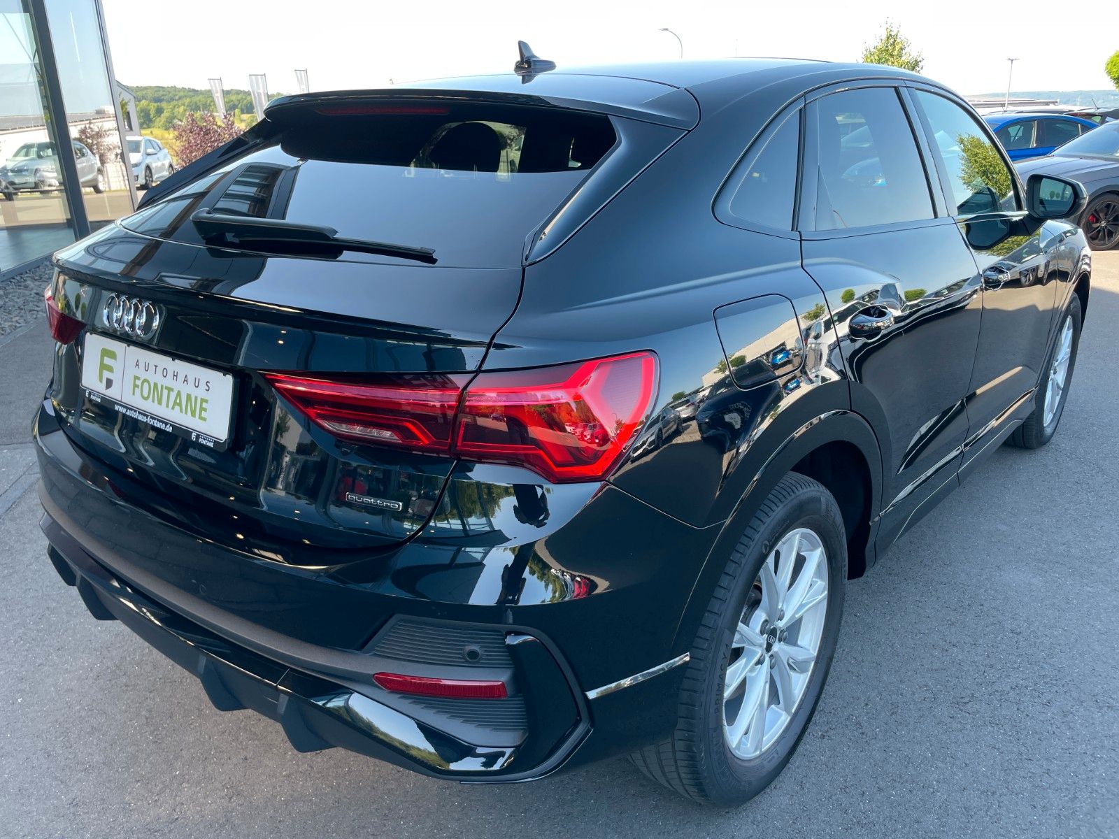 Audi Q3 Sportback 2,0TFSI quattro Sline Black - Samsaru's Car Outlet
