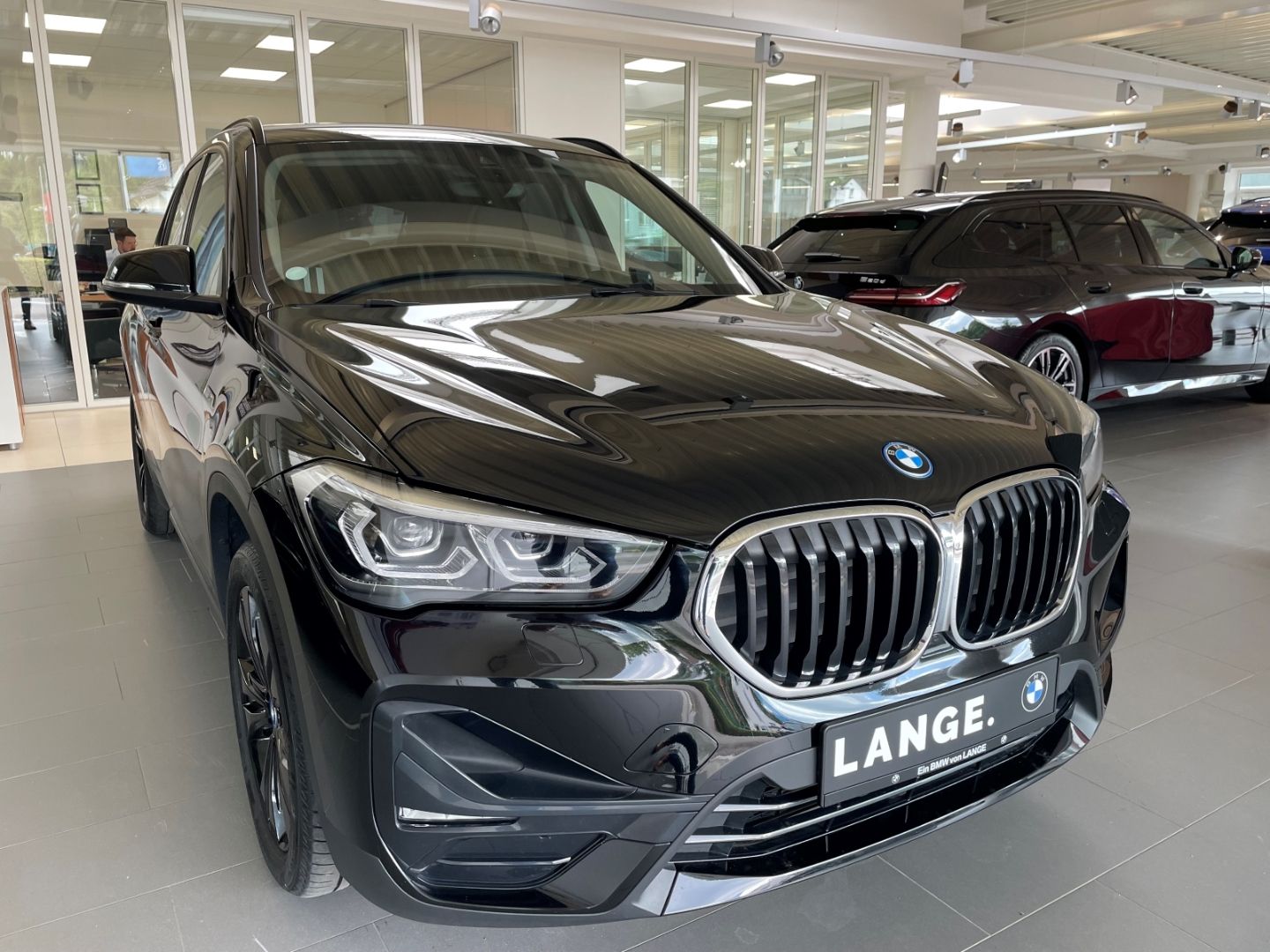 BMW X1 xDrive 25e Sport Line - Samsaru's Car Outlet