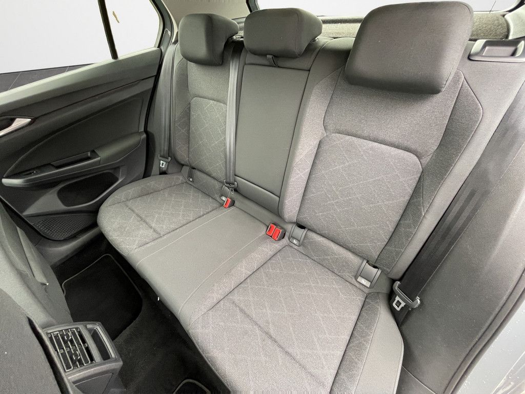 Volkswagen Golf VIII 1.5 TSI Life - Samsaru's Car Outlet