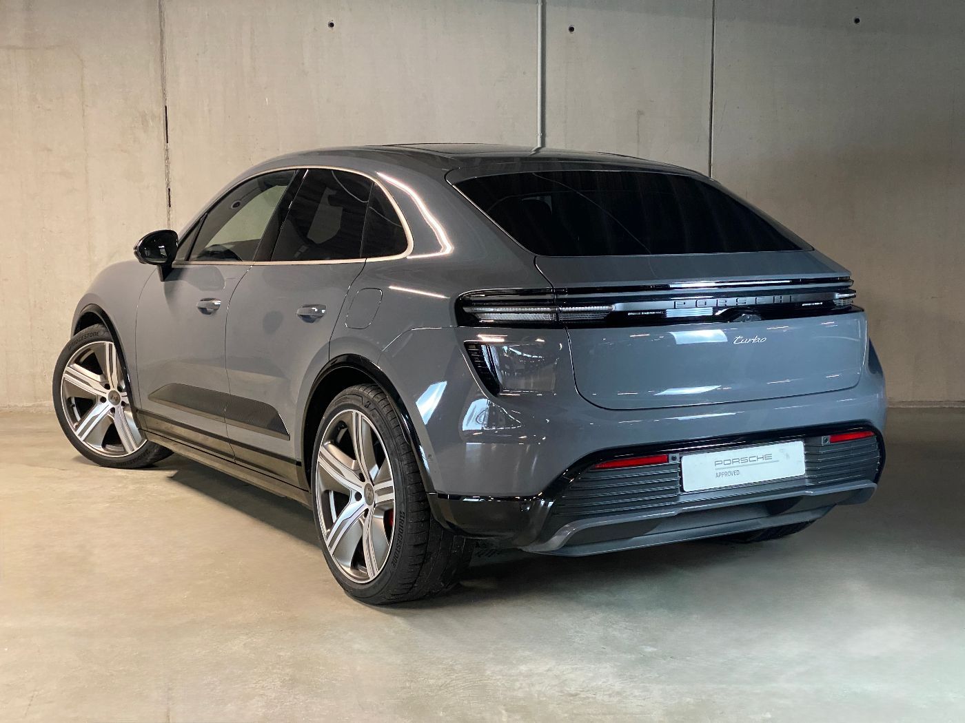Porsche Macan Turbo | Hinterachslenkung | AHK | 22-Zoll