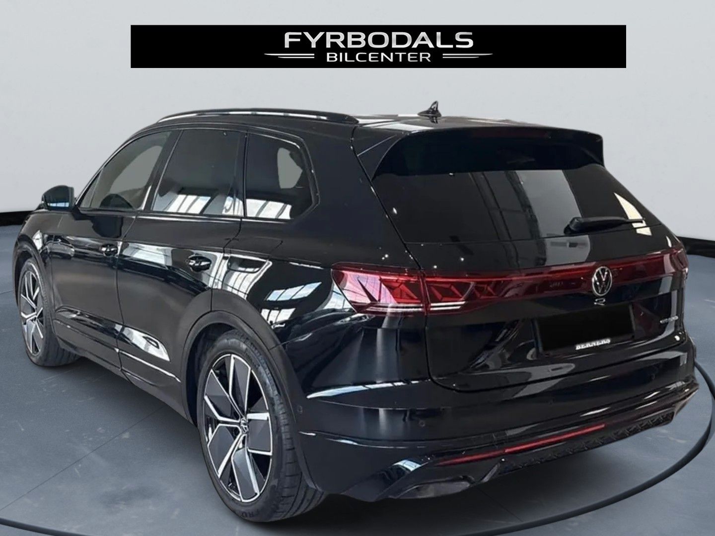 Volkswagen Touareg R 3.0 TSI V6 eHybrid 4Motion - Samsaru's Car Outlet